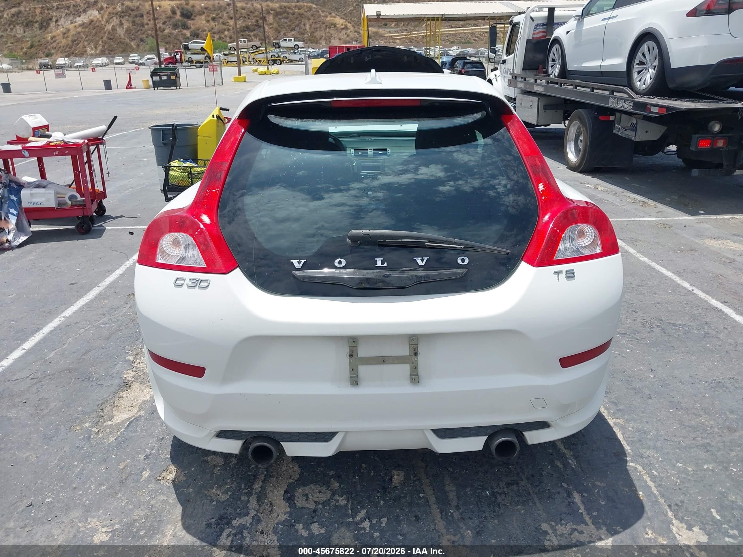 2013 Volvo C30 T5 R-design White vin: YV1672MK8D2311726