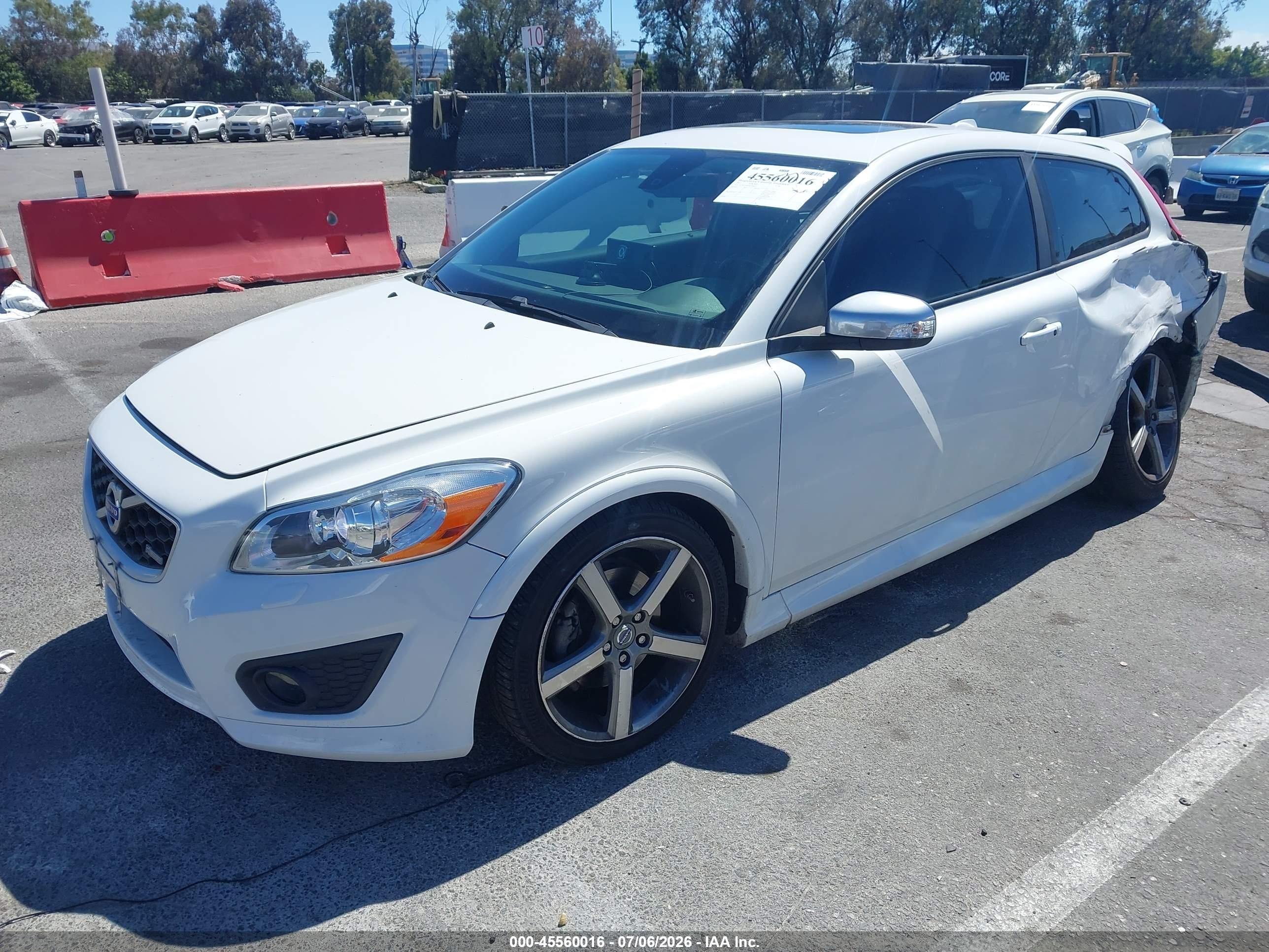 2011 Volvo C30 T5/t5 R-design White vin: YV1672MK9B2208893