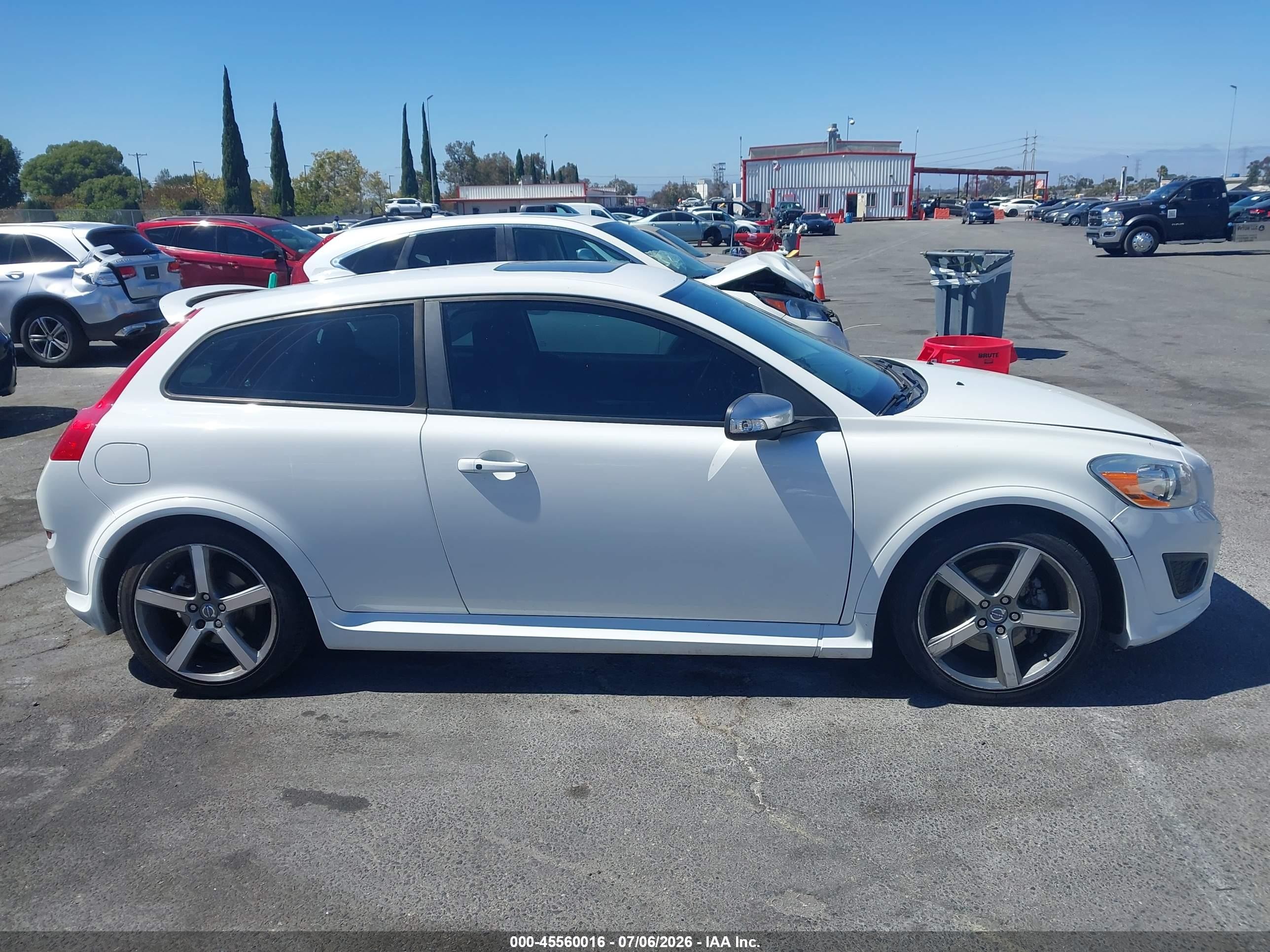 2011 Volvo C30 T5/t5 R-design White vin: YV1672MK9B2208893