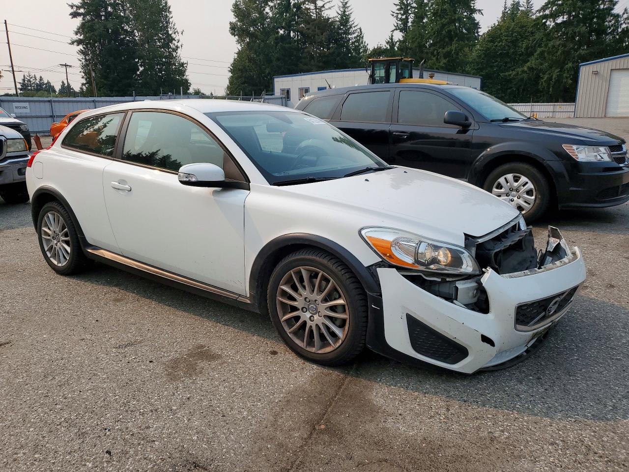 2011 Volvo C30 T5 White vin: YV1672MK9B2222860