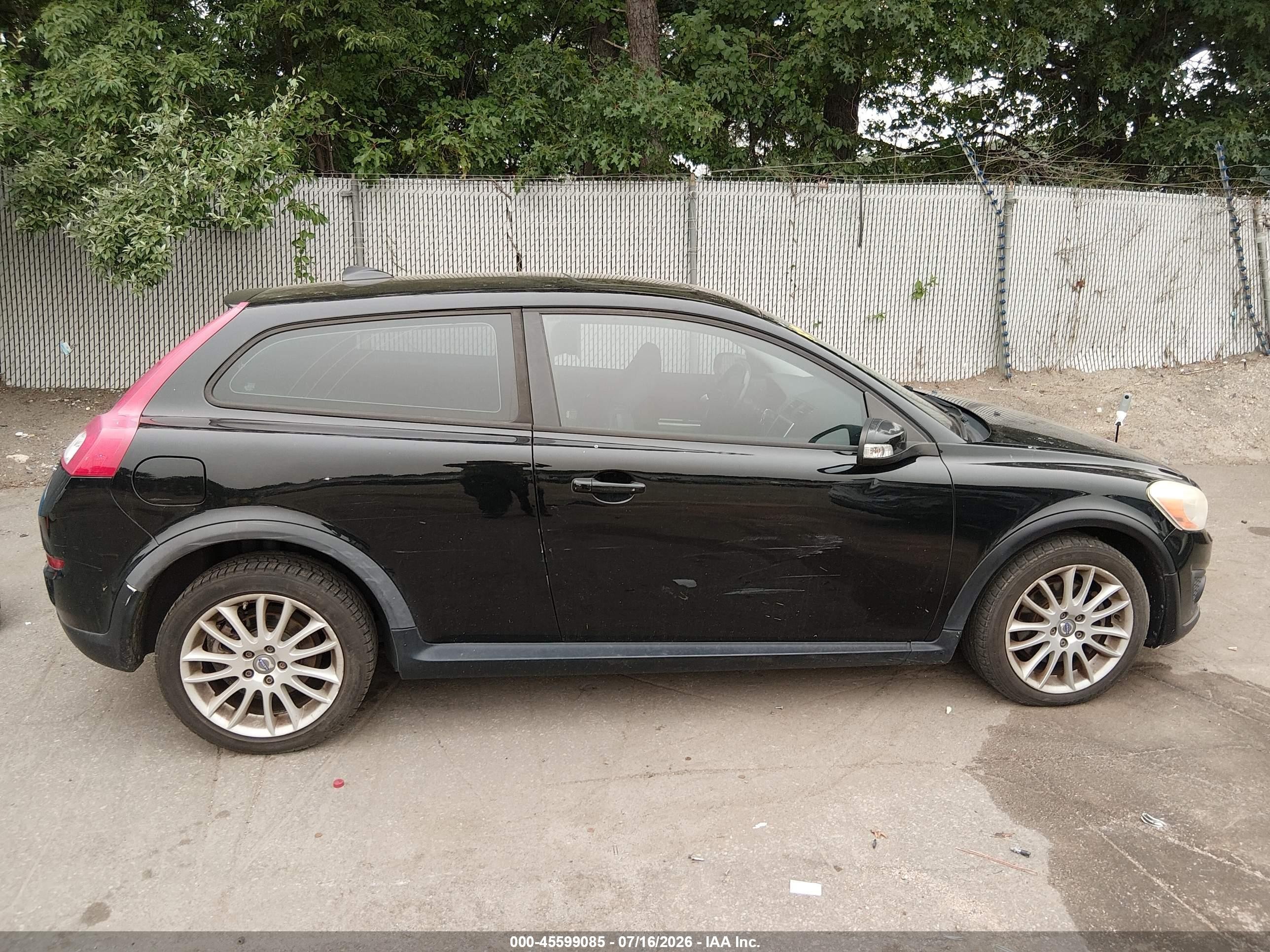 2011 Volvo C30 R-design/t5 (retail Only) Black vin: YV1672MK9B2223703
