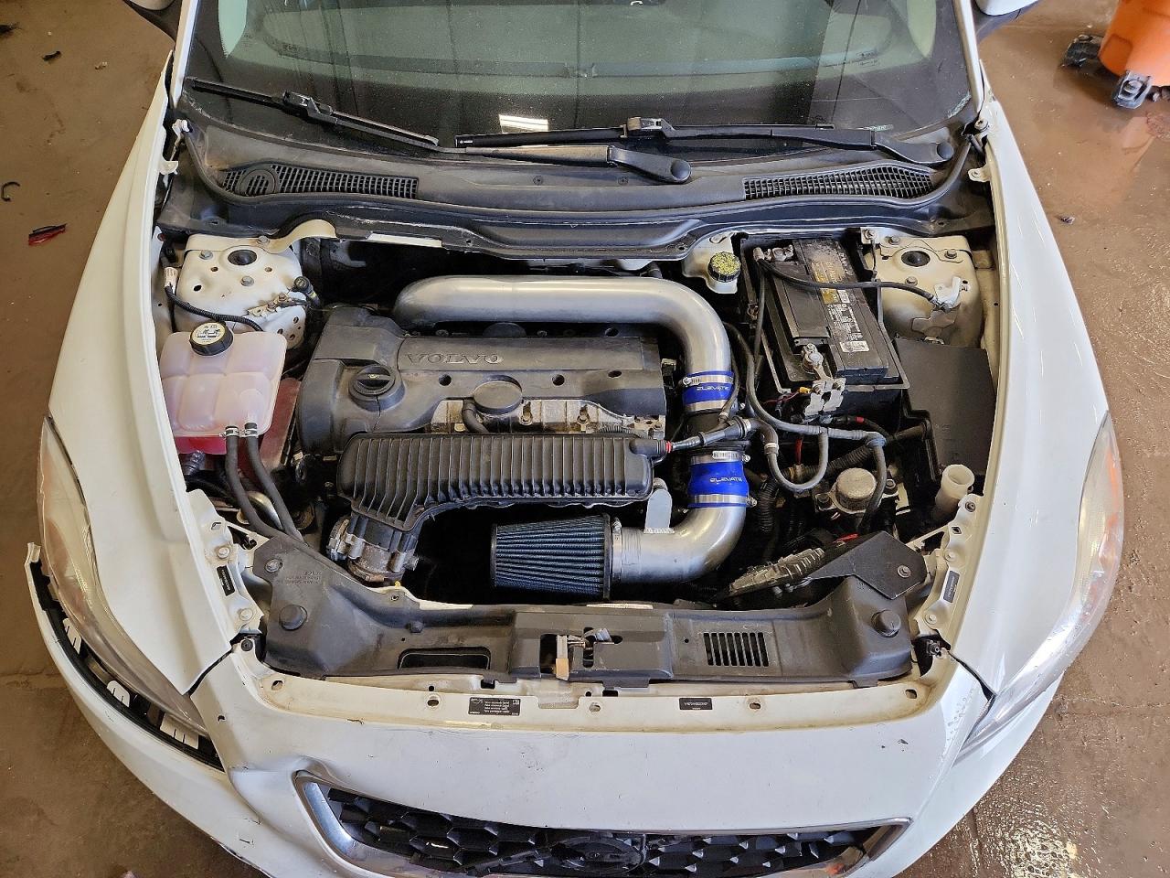 2011 Volvo C30 T5 Белый vin: YV1672MK9B2239187