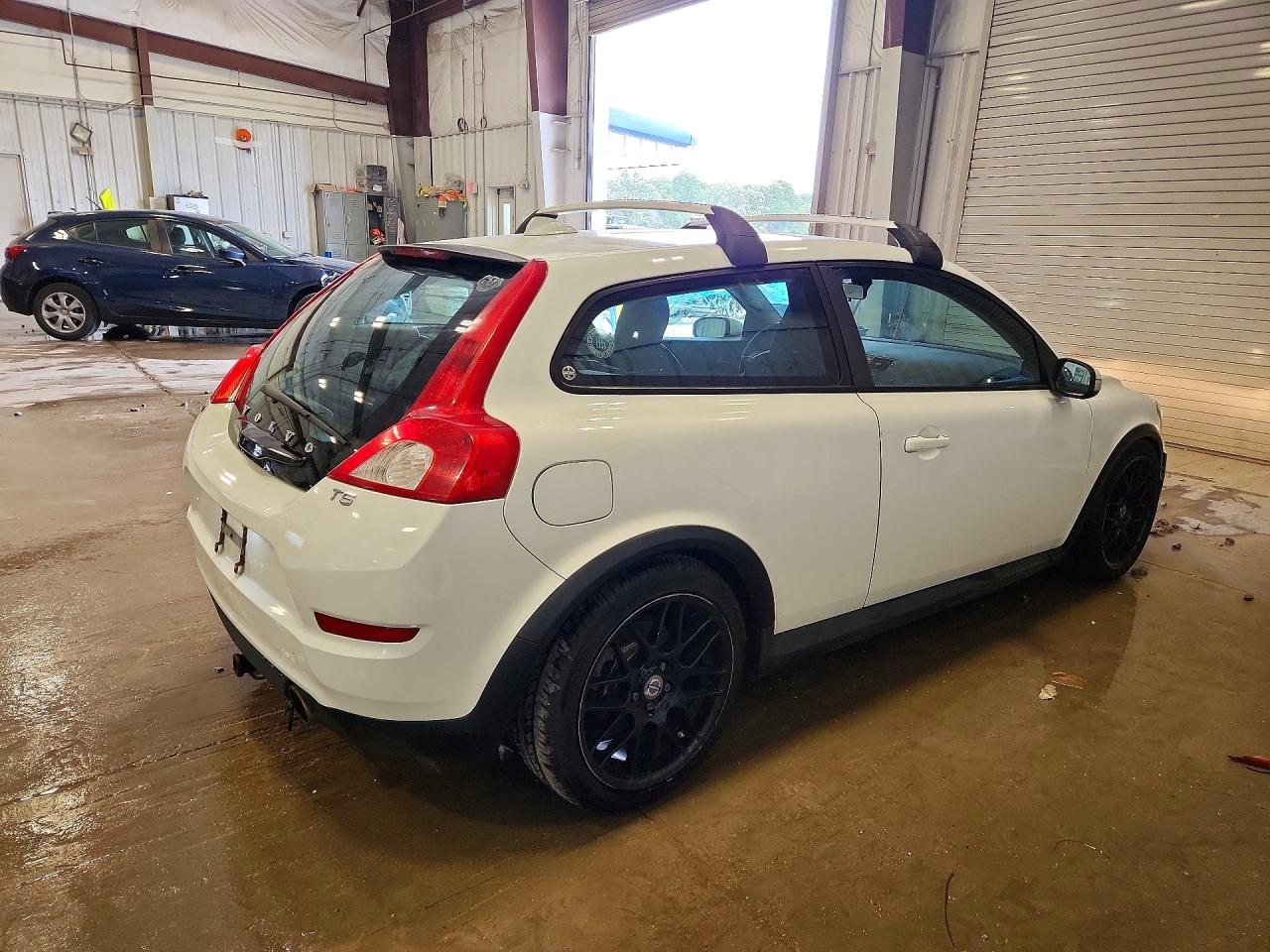 2011 Volvo C30 T5 Белый vin: YV1672MK9B2239187