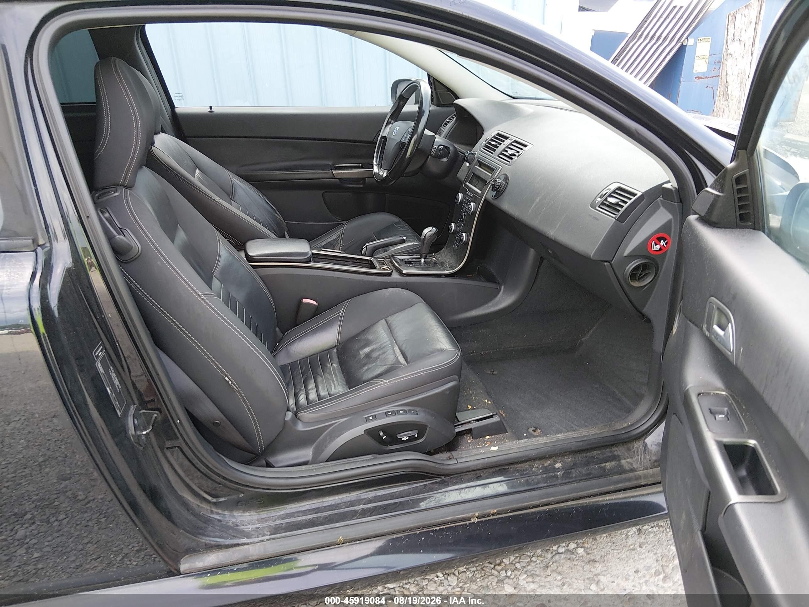 2011 Volvo C30 R-design/t5 (retail Only) Black vin: YV1672MKXB2193482