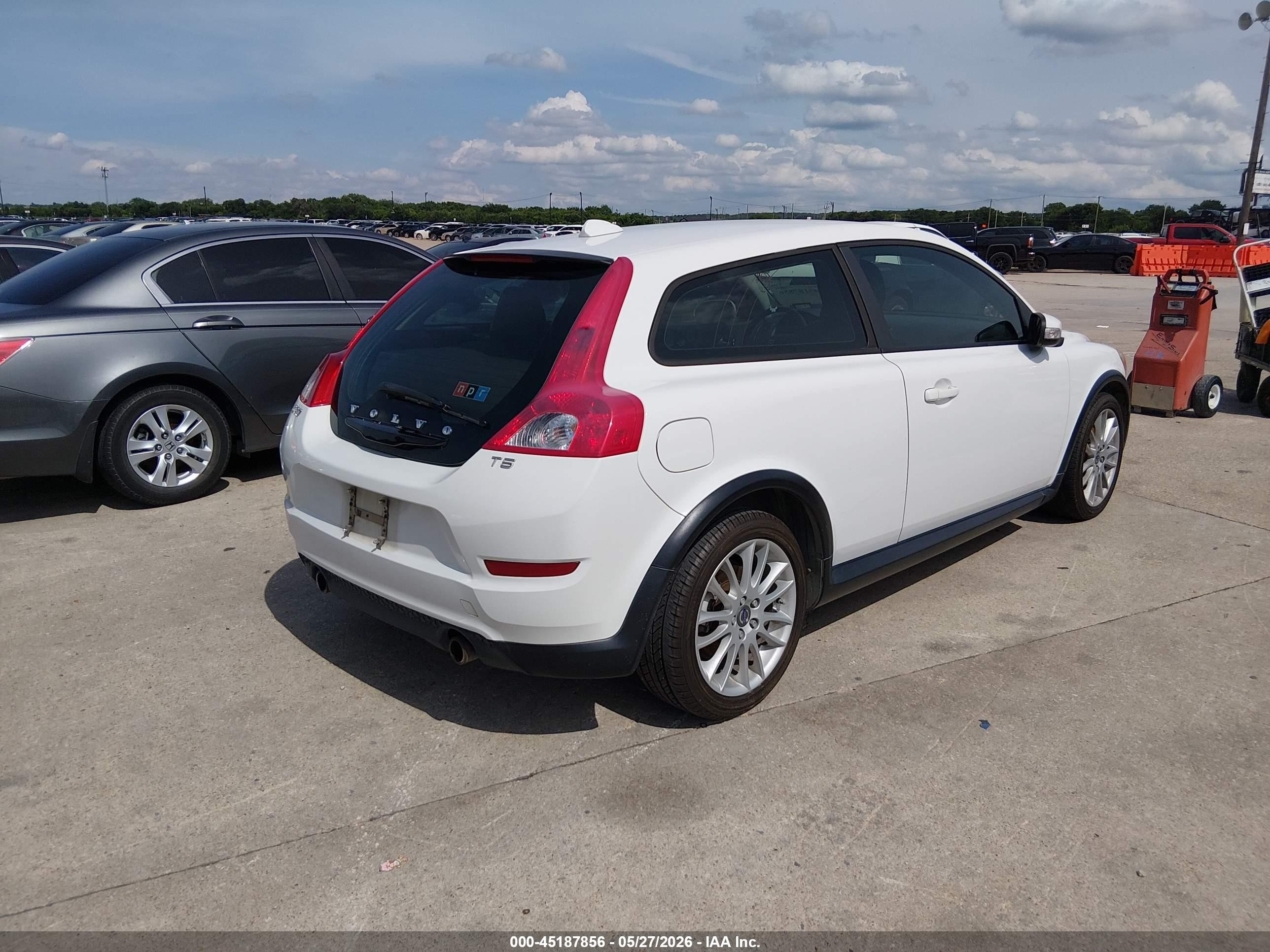 2012 Volvo C30 T5/t5 Platinum/t5 Premier Plus/t5 R-design/t5 R-design Platinum/t5 R-design Premier Plus White vin: YV1672MKXC2286326