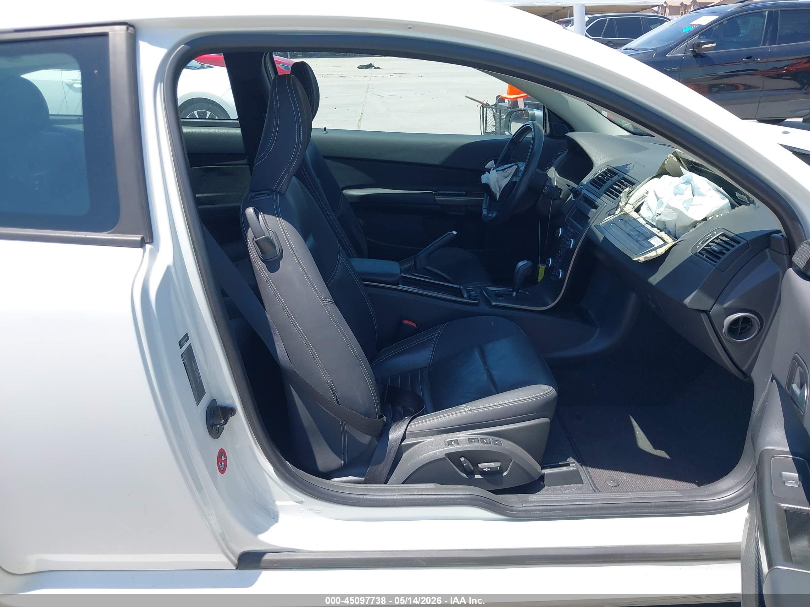 2013 Volvo C30 T5/t5 Platinum/t5 Premier/t5 Premier Plus/t5 R-design/t5 R-design Platinum/t5 R-design Premier Белый vin: YV1672MKXD2302168
