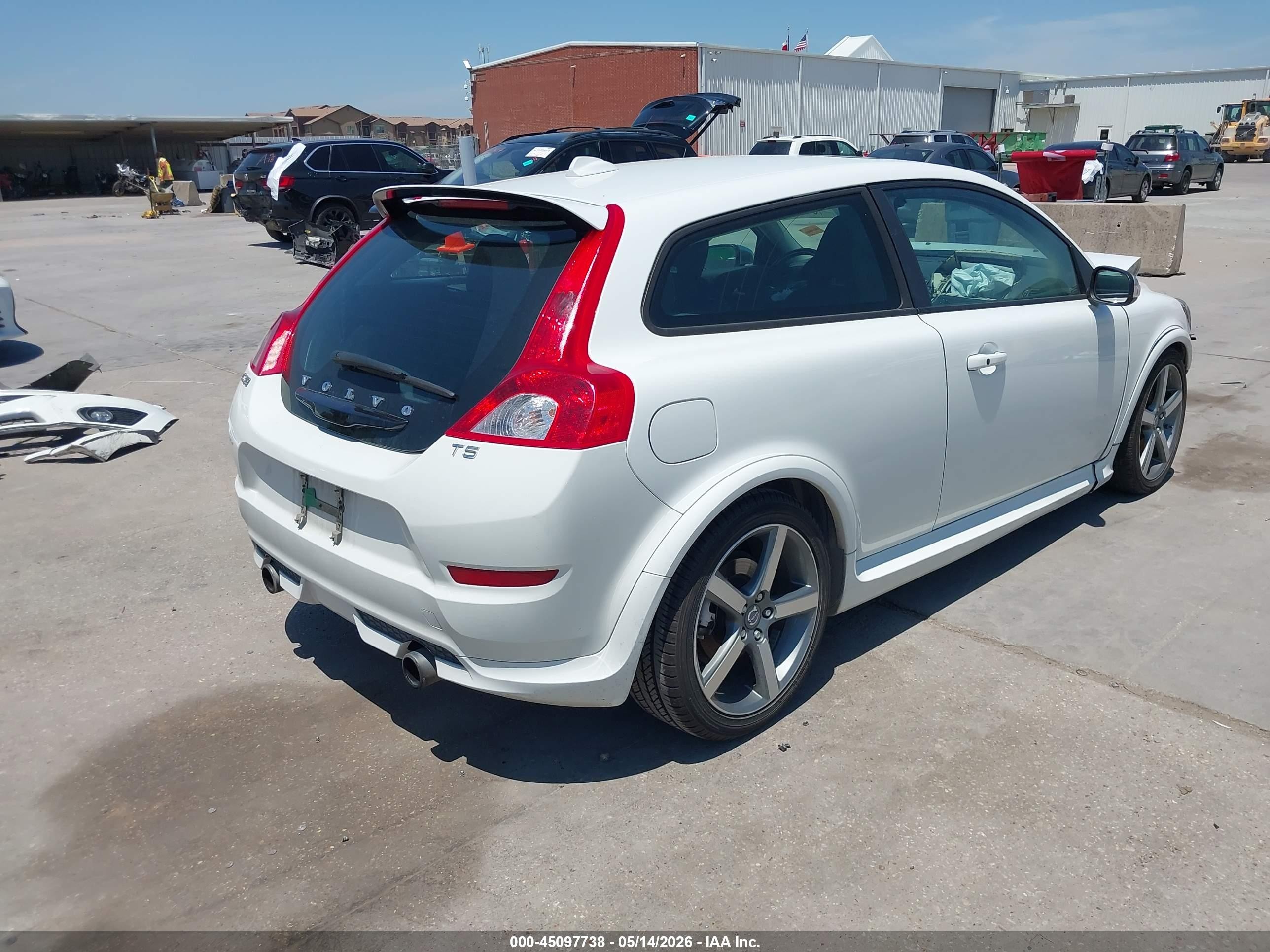 2013 Volvo C30 T5/t5 Platinum/t5 Premier/t5 Premier Plus/t5 R-design/t5 R-design Platinum/t5 R-design Premier Белый vin: YV1672MKXD2302168