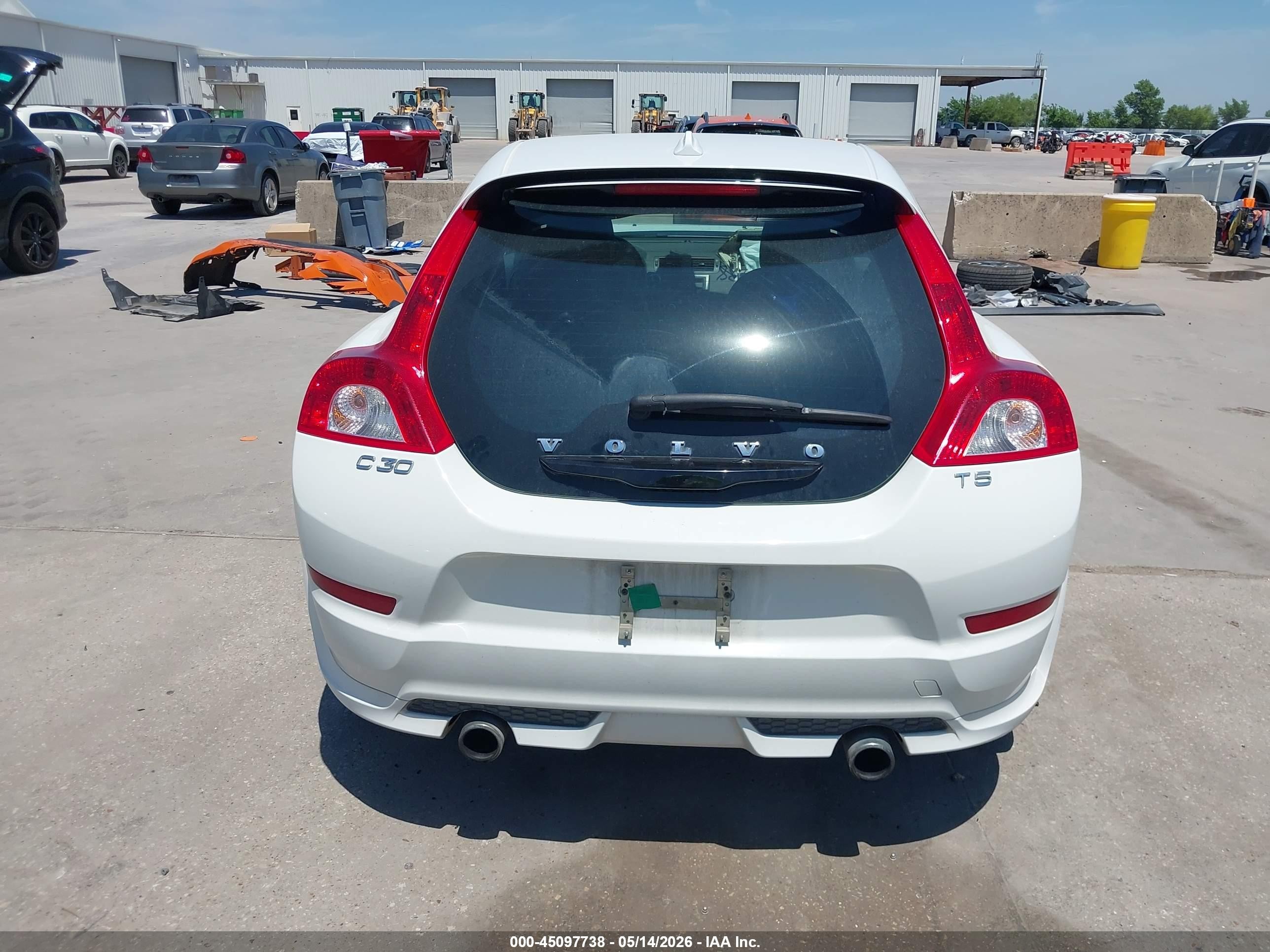 2013 Volvo C30 T5/t5 Platinum/t5 Premier/t5 Premier Plus/t5 R-design/t5 R-design Platinum/t5 R-design Premier Белый vin: YV1672MKXD2302168