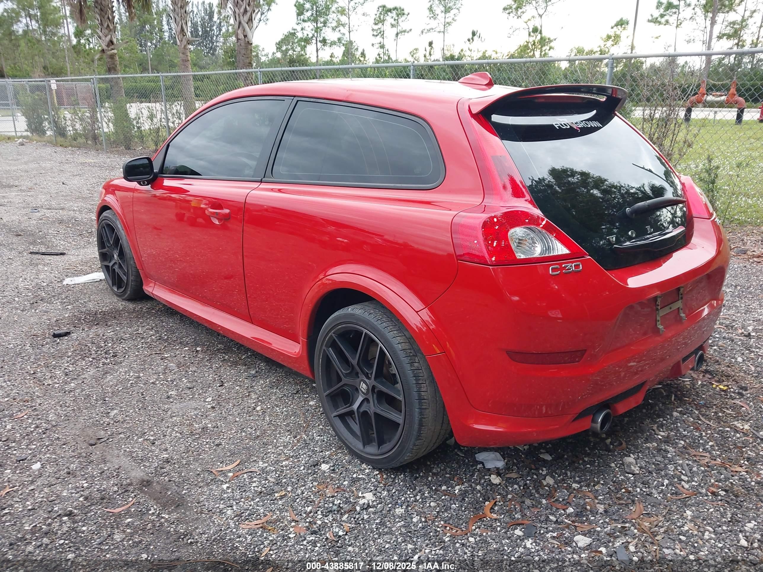 2013 Volvo C30 T5 R-design Red vin: YV1672MKXD2309668