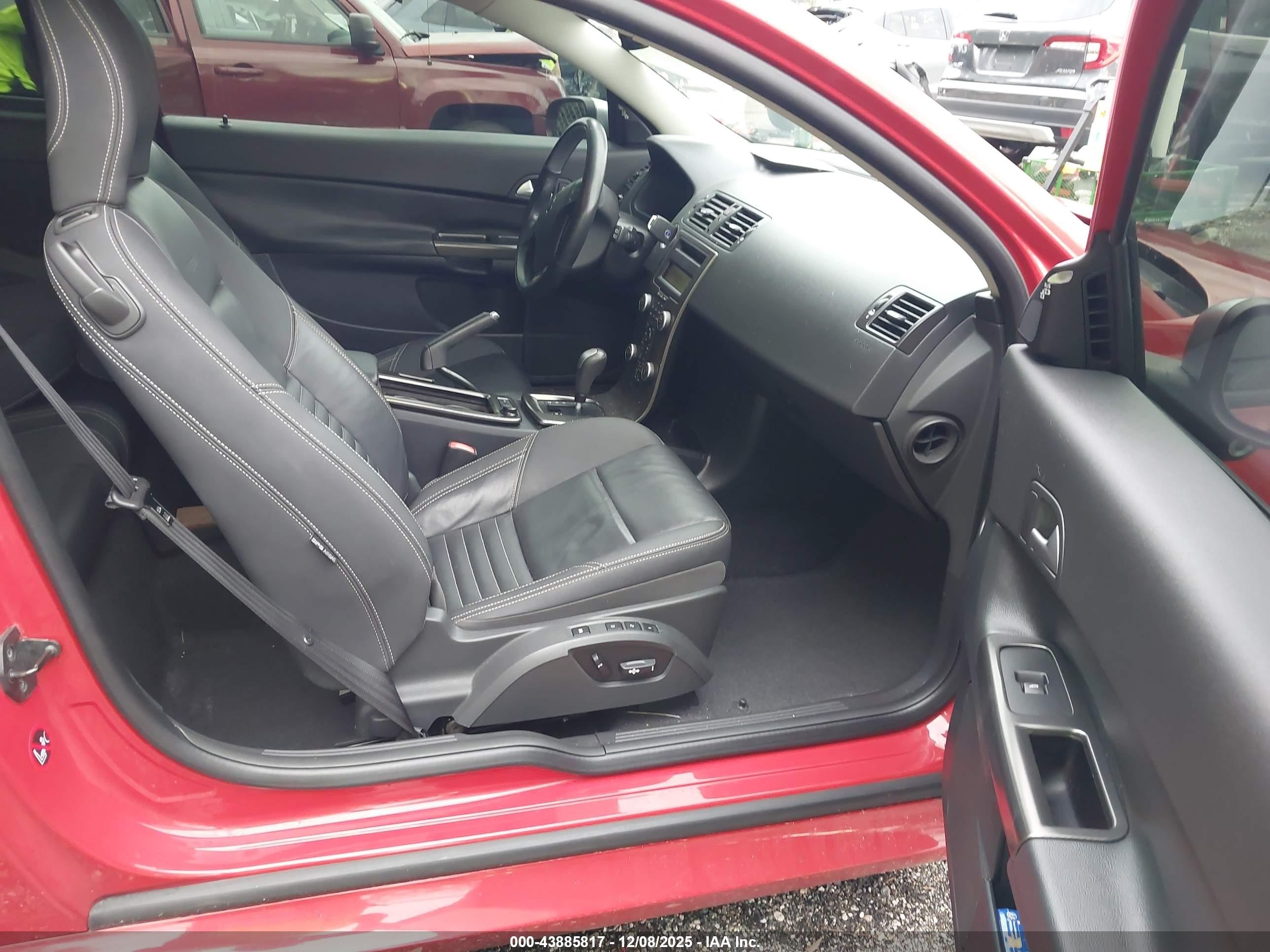 2013 Volvo C30 T5 R-design Red vin: YV1672MKXD2309668
