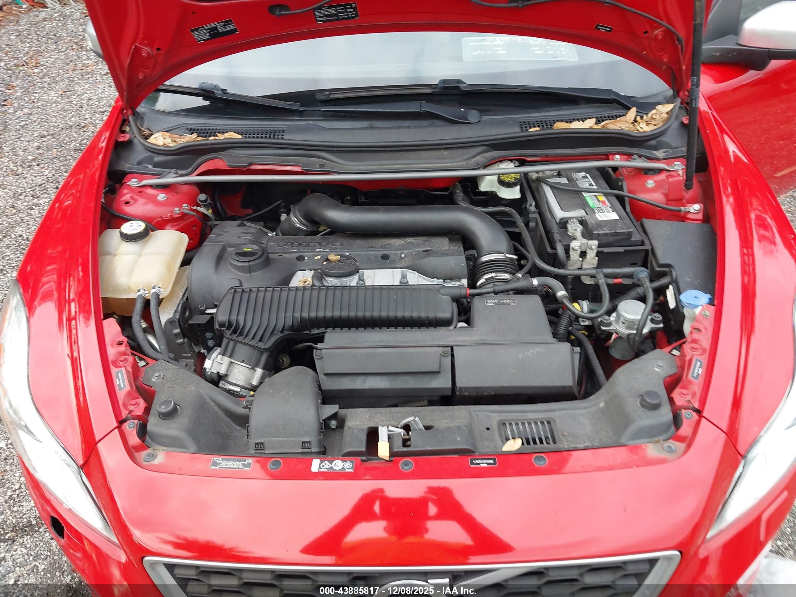 2013 Volvo C30 T5 R-design Red vin: YV1672MKXD2309668