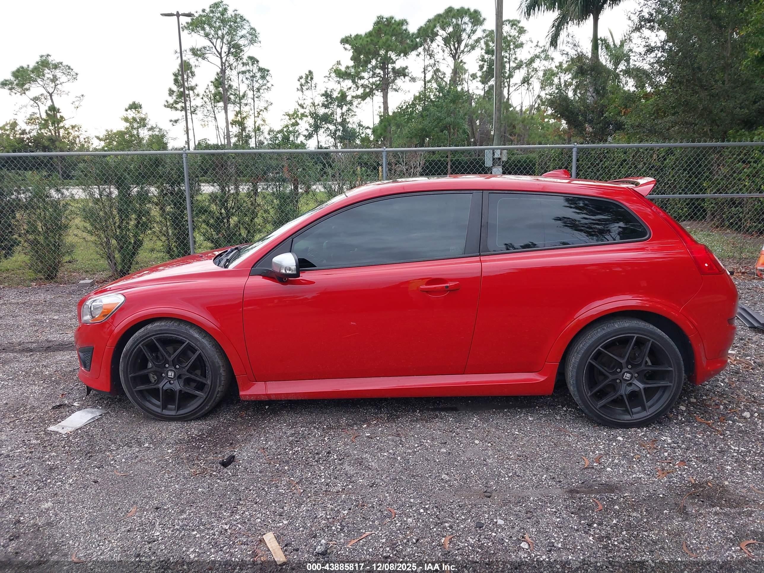2013 Volvo C30 T5 R-design Red vin: YV1672MKXD2309668