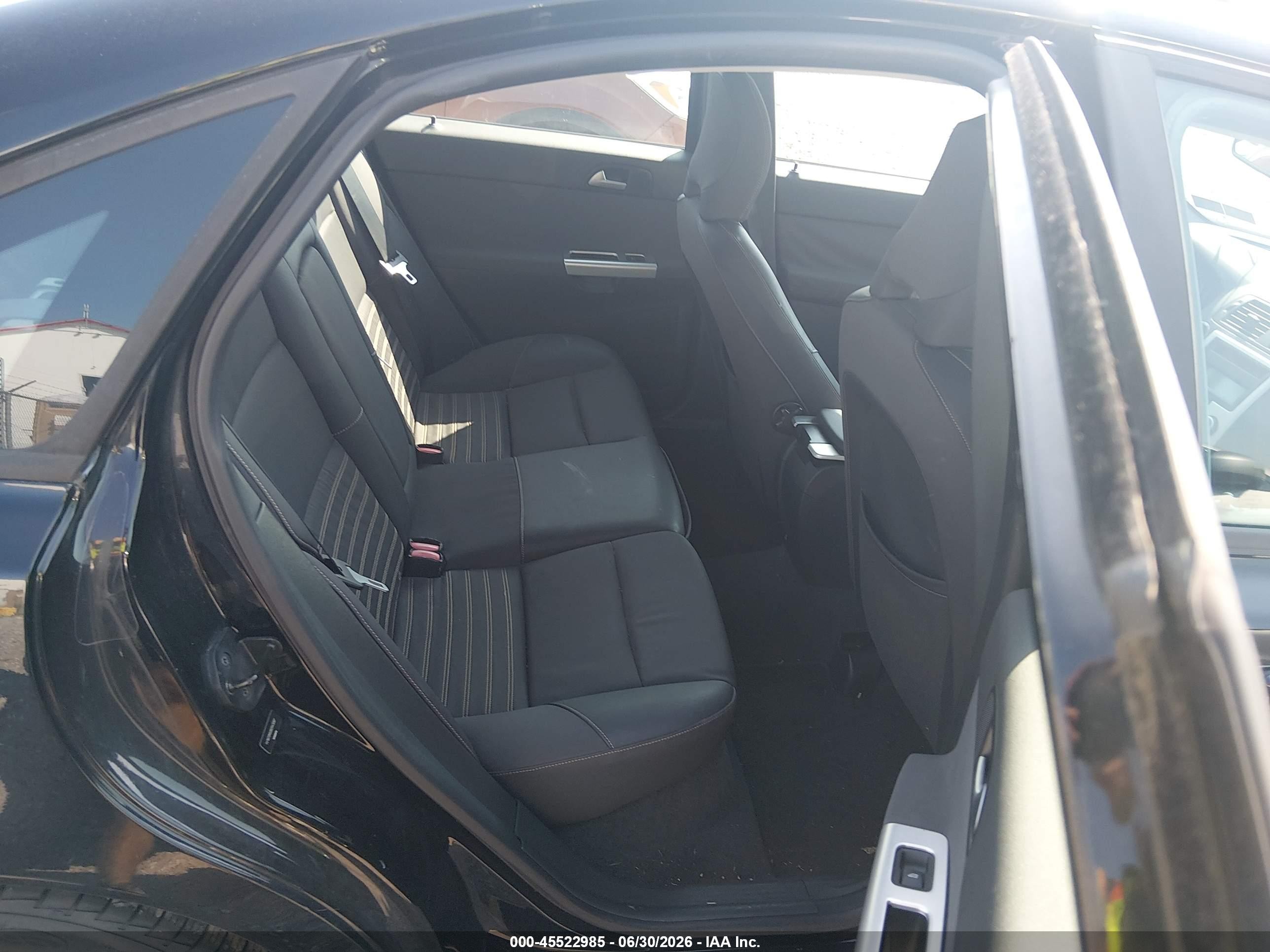 2011 Volvo S40 R-design/t5 (retail Only) Black vin: YV1672MS2B2543087