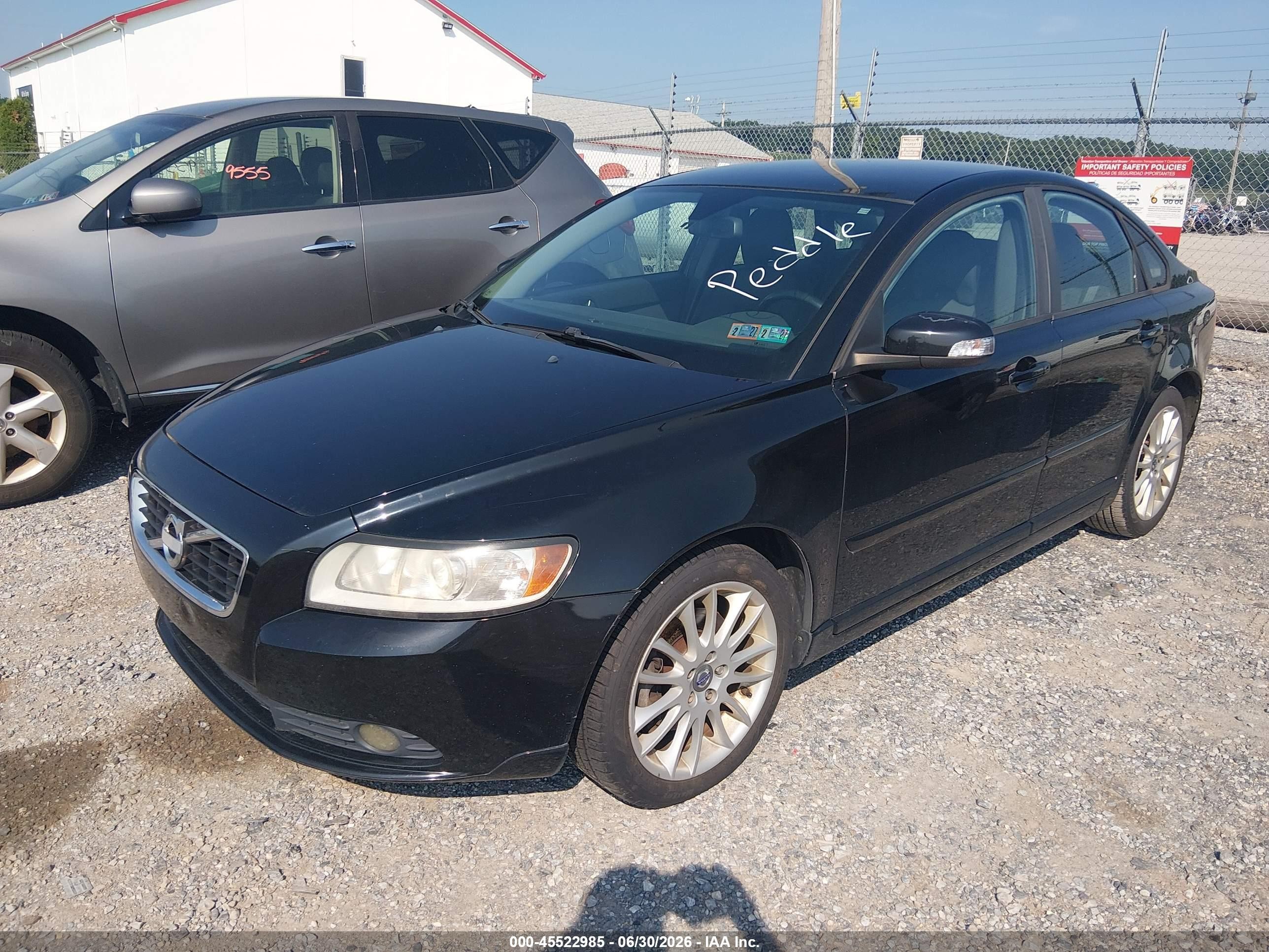 2011 Volvo S40 R-design/t5 (retail Only) Black vin: YV1672MS2B2543087