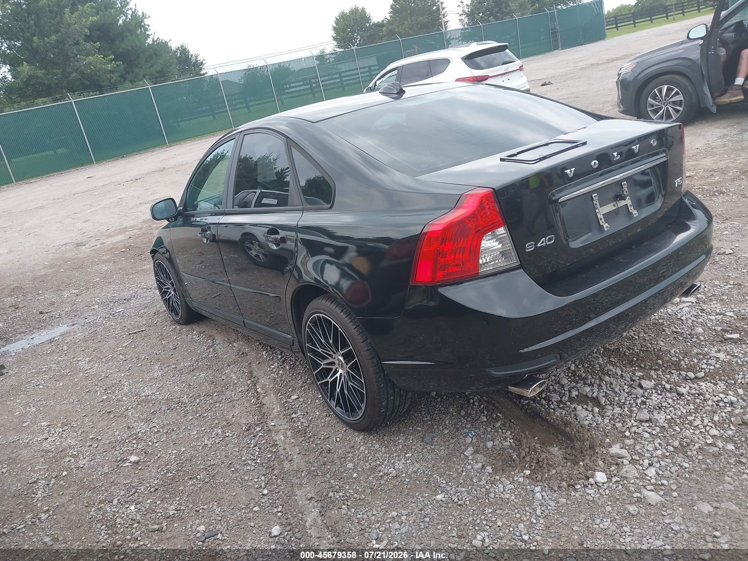 2011 Volvo S40 R-design/t5 (retail Only) Black vin: YV1672MS4B2536352