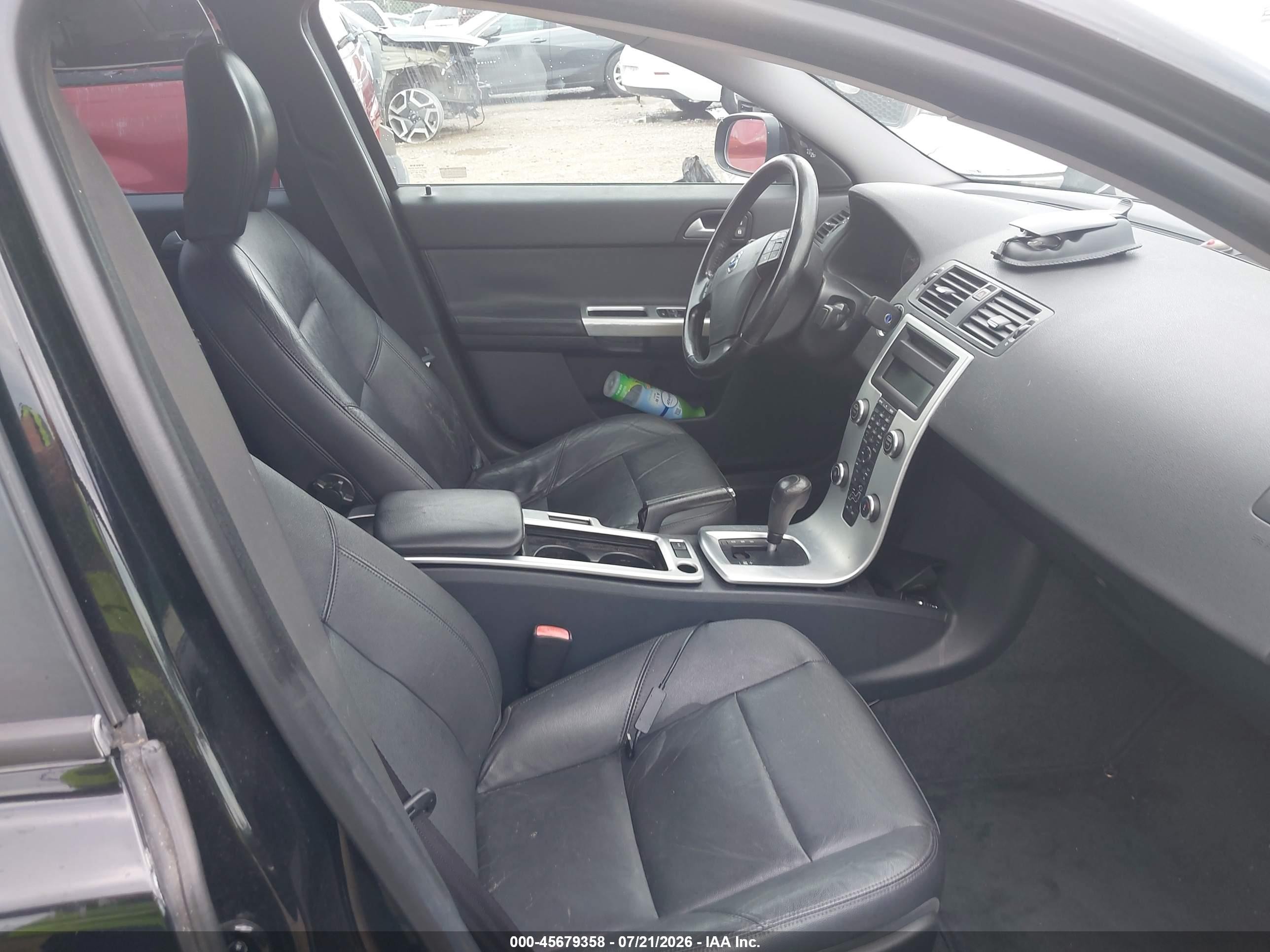 2011 Volvo S40 R-design/t5 (retail Only) Black vin: YV1672MS4B2536352