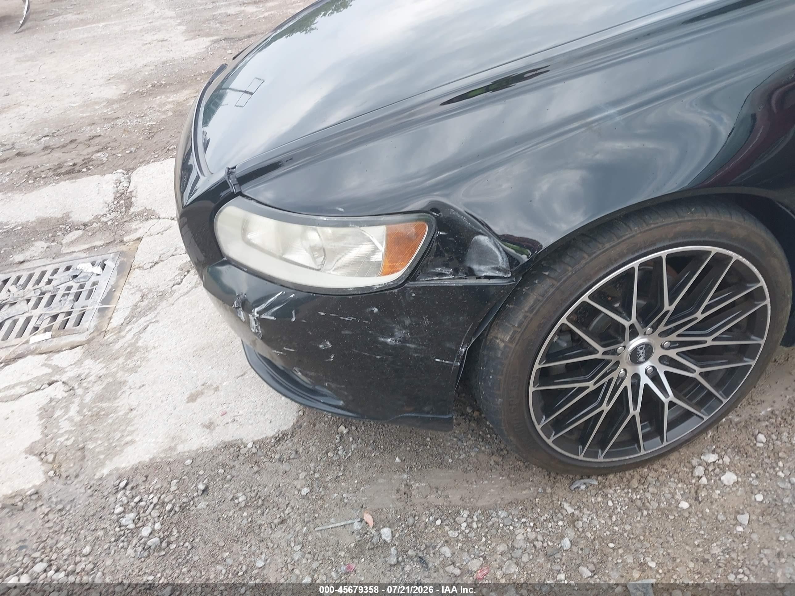 2011 Volvo S40 R-design/t5 (retail Only) Black vin: YV1672MS4B2536352