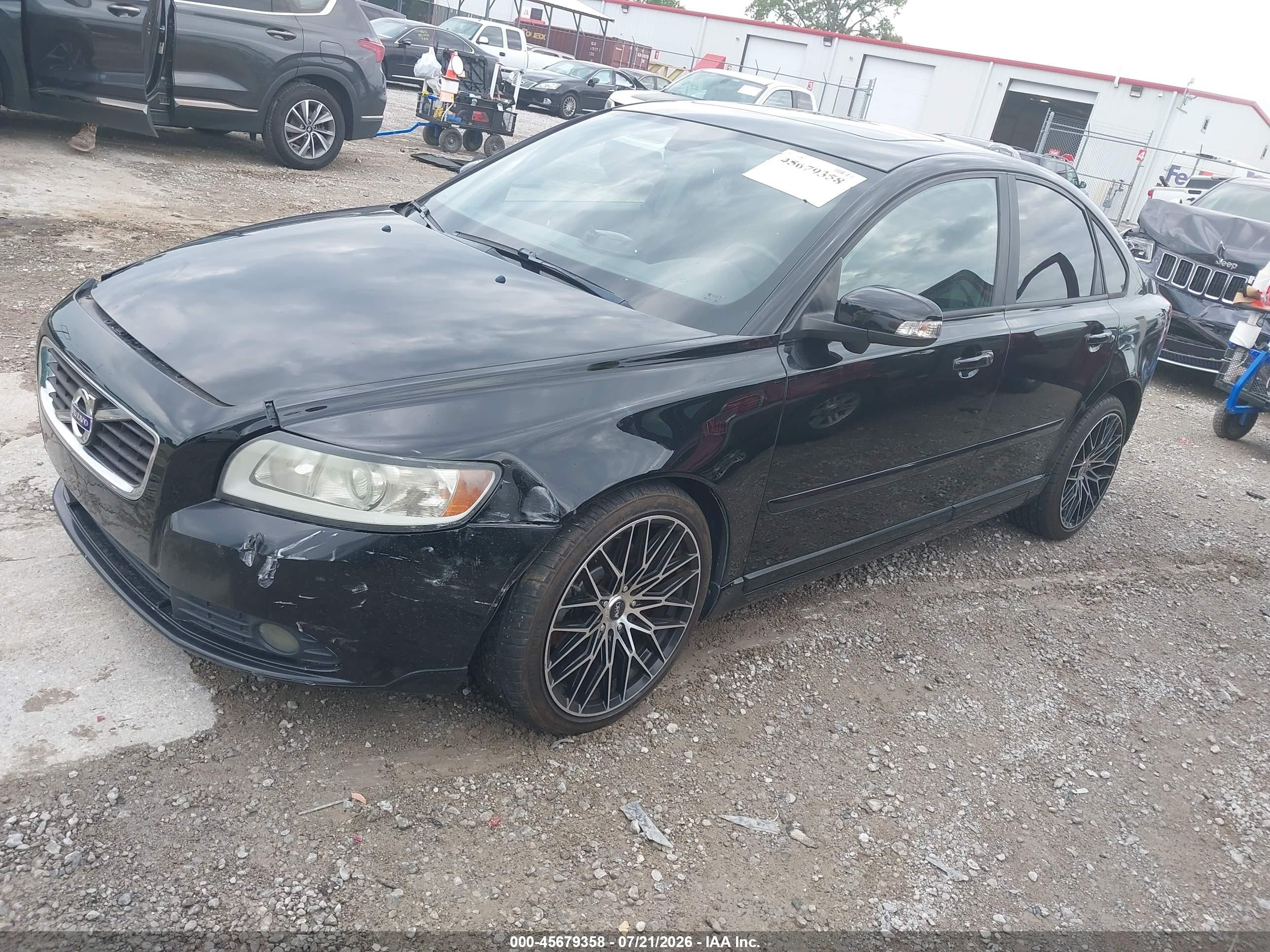 2011 Volvo S40 R-design/t5 (retail Only) Black vin: YV1672MS4B2536352