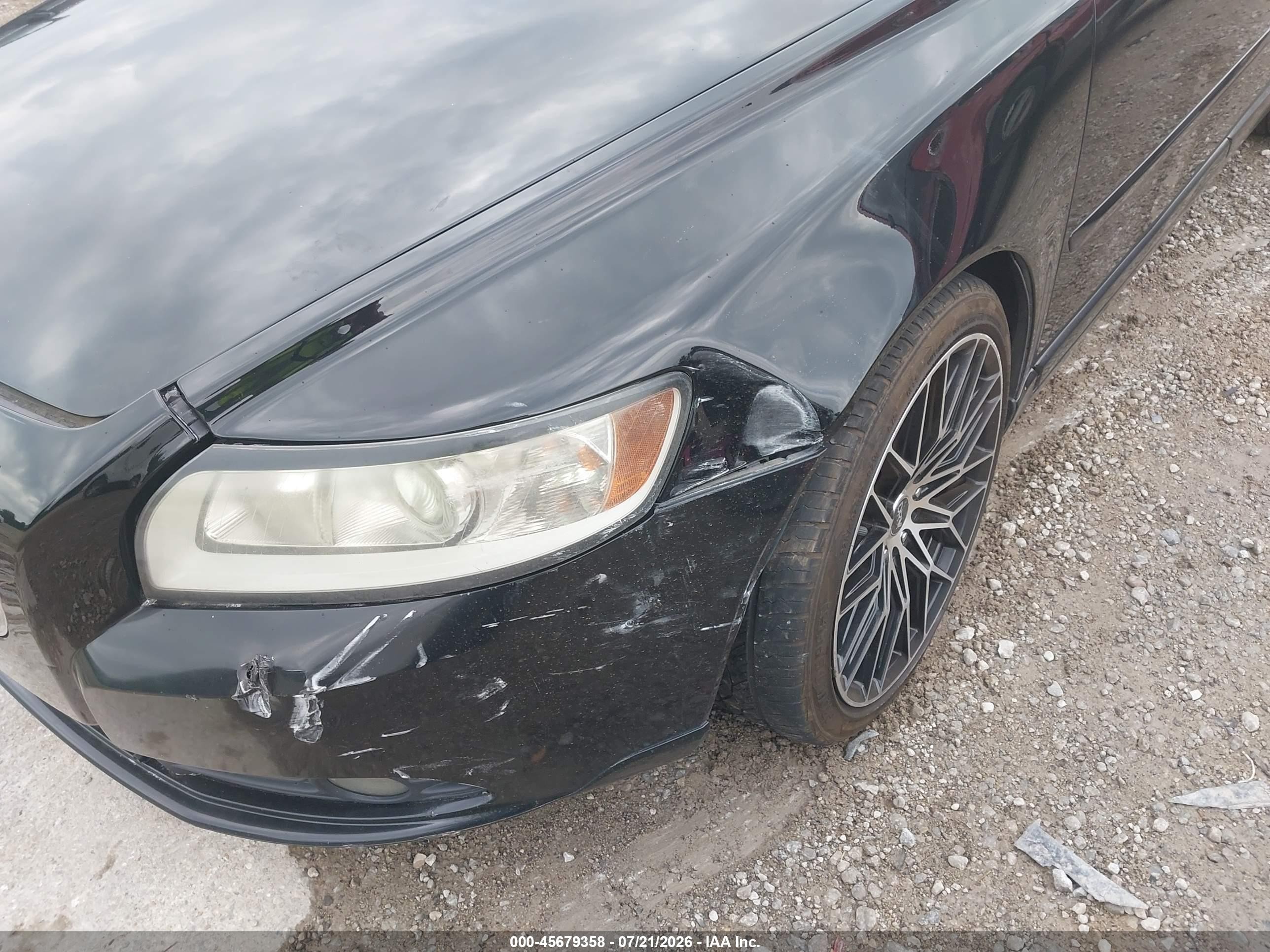 2011 Volvo S40 R-design/t5 (retail Only) Black vin: YV1672MS4B2536352