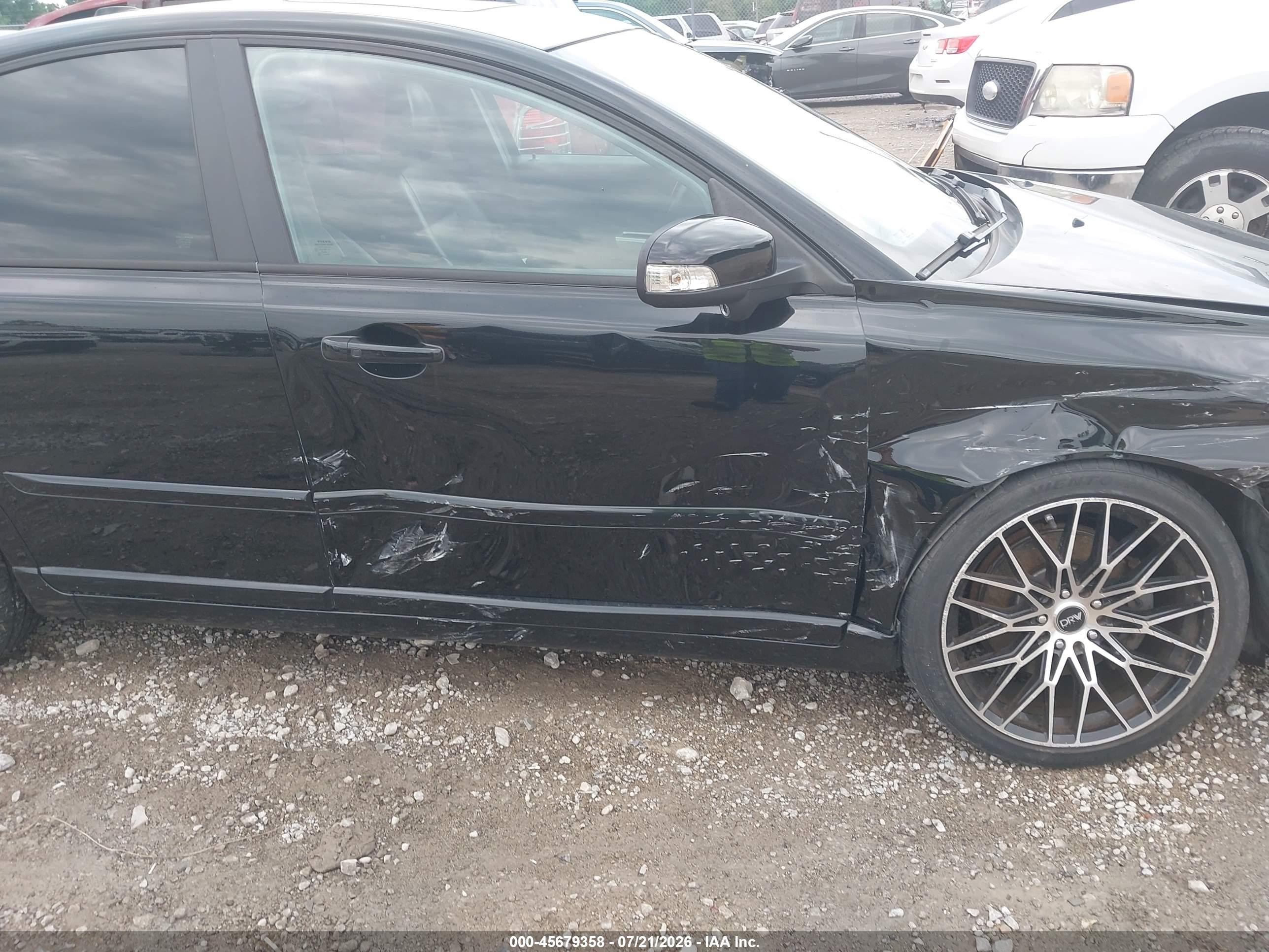 2011 Volvo S40 R-design/t5 (retail Only) Black vin: YV1672MS4B2536352