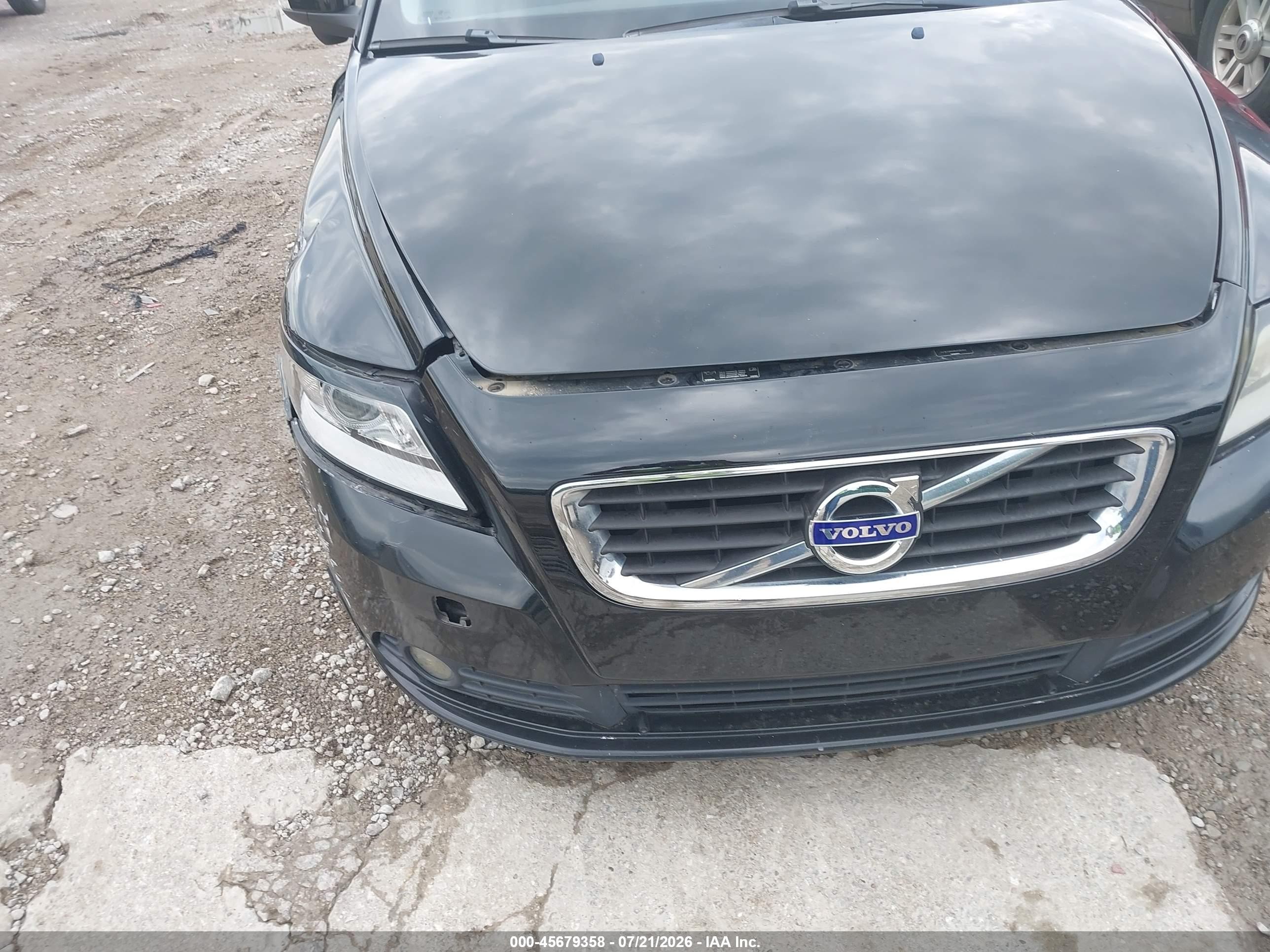 2011 Volvo S40 R-design/t5 (retail Only) Black vin: YV1672MS4B2536352