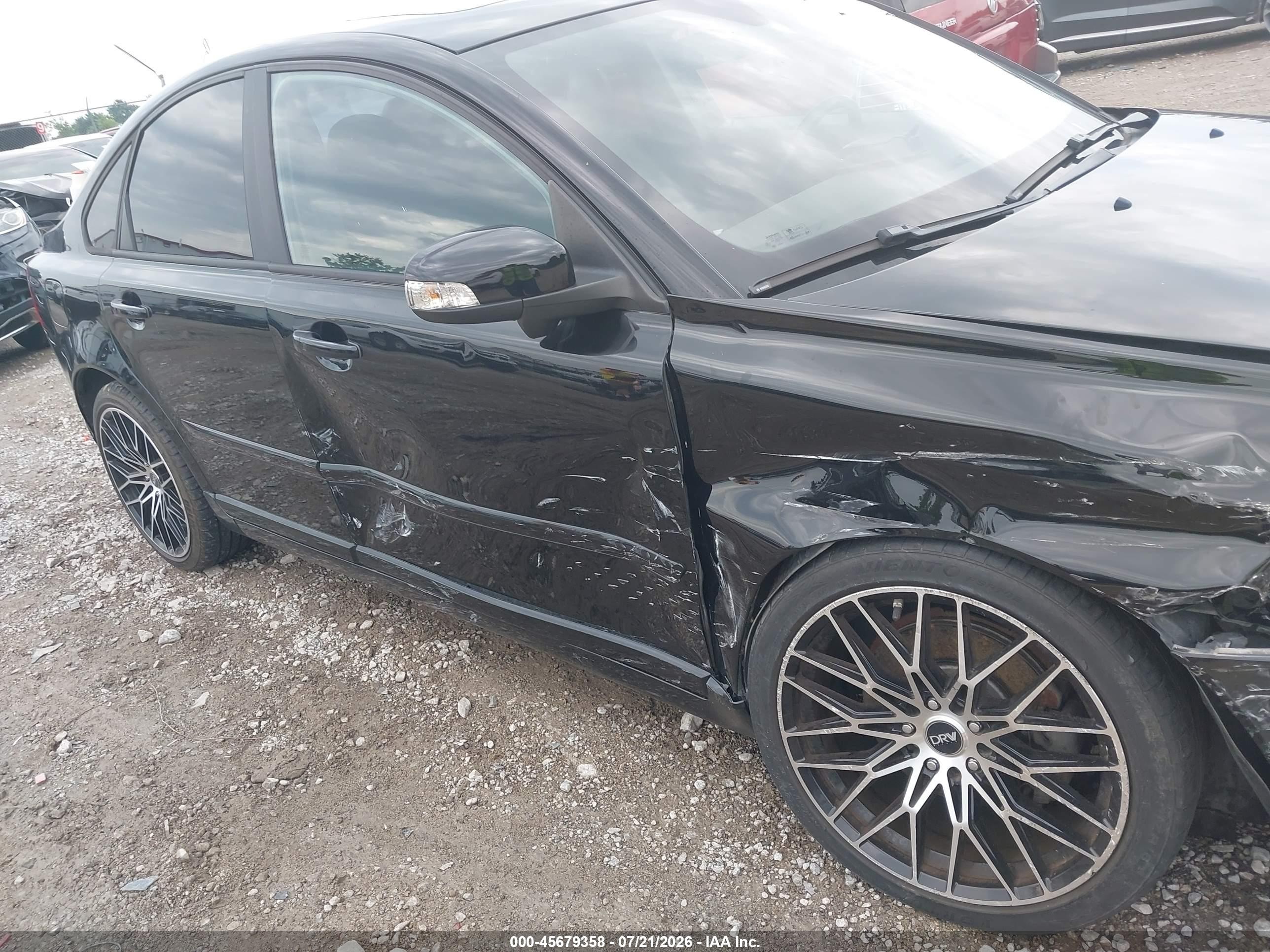 2011 Volvo S40 R-design/t5 (retail Only) Black vin: YV1672MS4B2536352