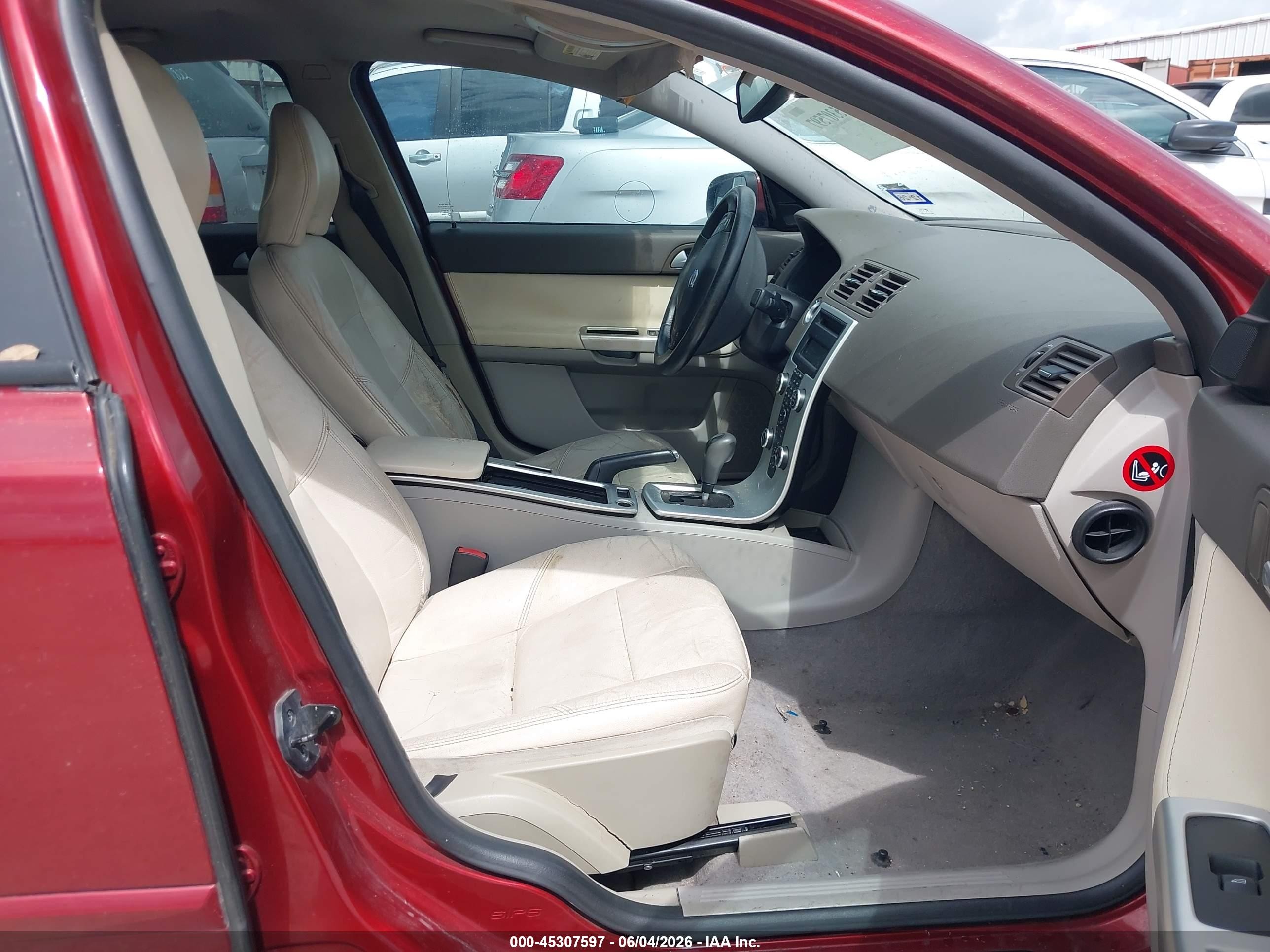 2011 Volvo S40 T5/t5 R-design Red vin: YV1672MS4B2545150