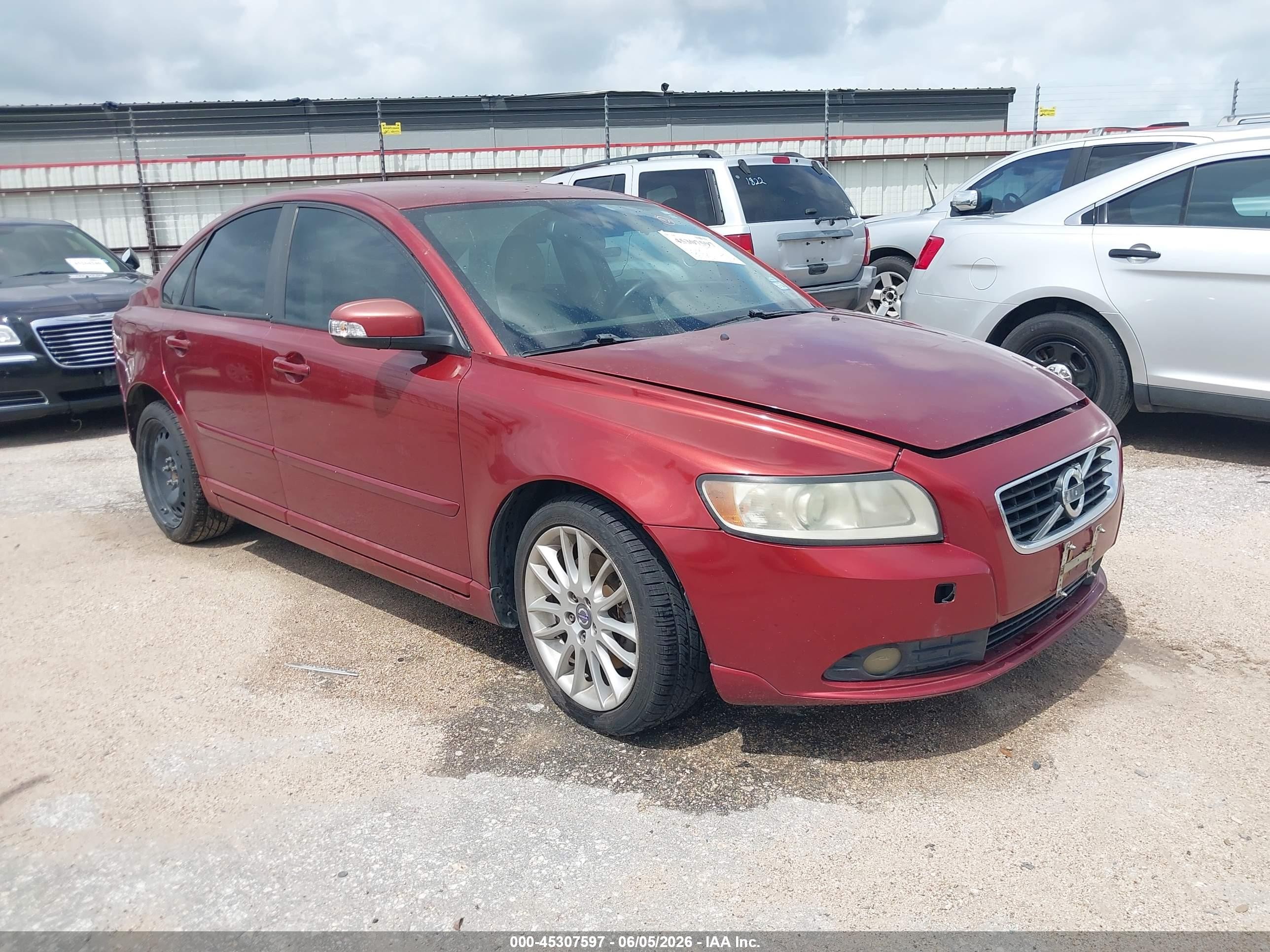 2011 Volvo S40 T5/t5 R-design Red vin: YV1672MS4B2545150
