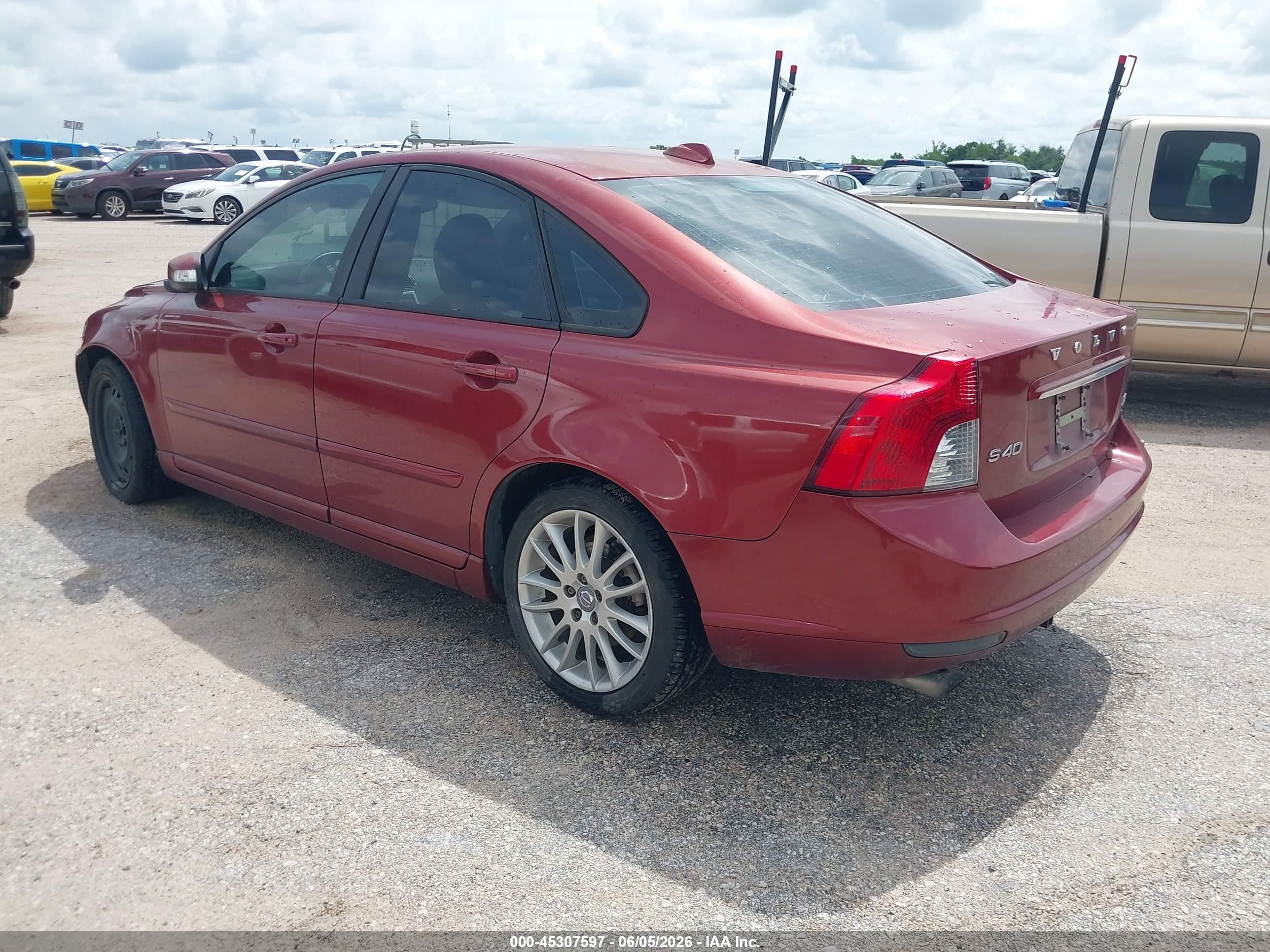 2011 Volvo S40 T5/t5 R-design Red vin: YV1672MS4B2545150