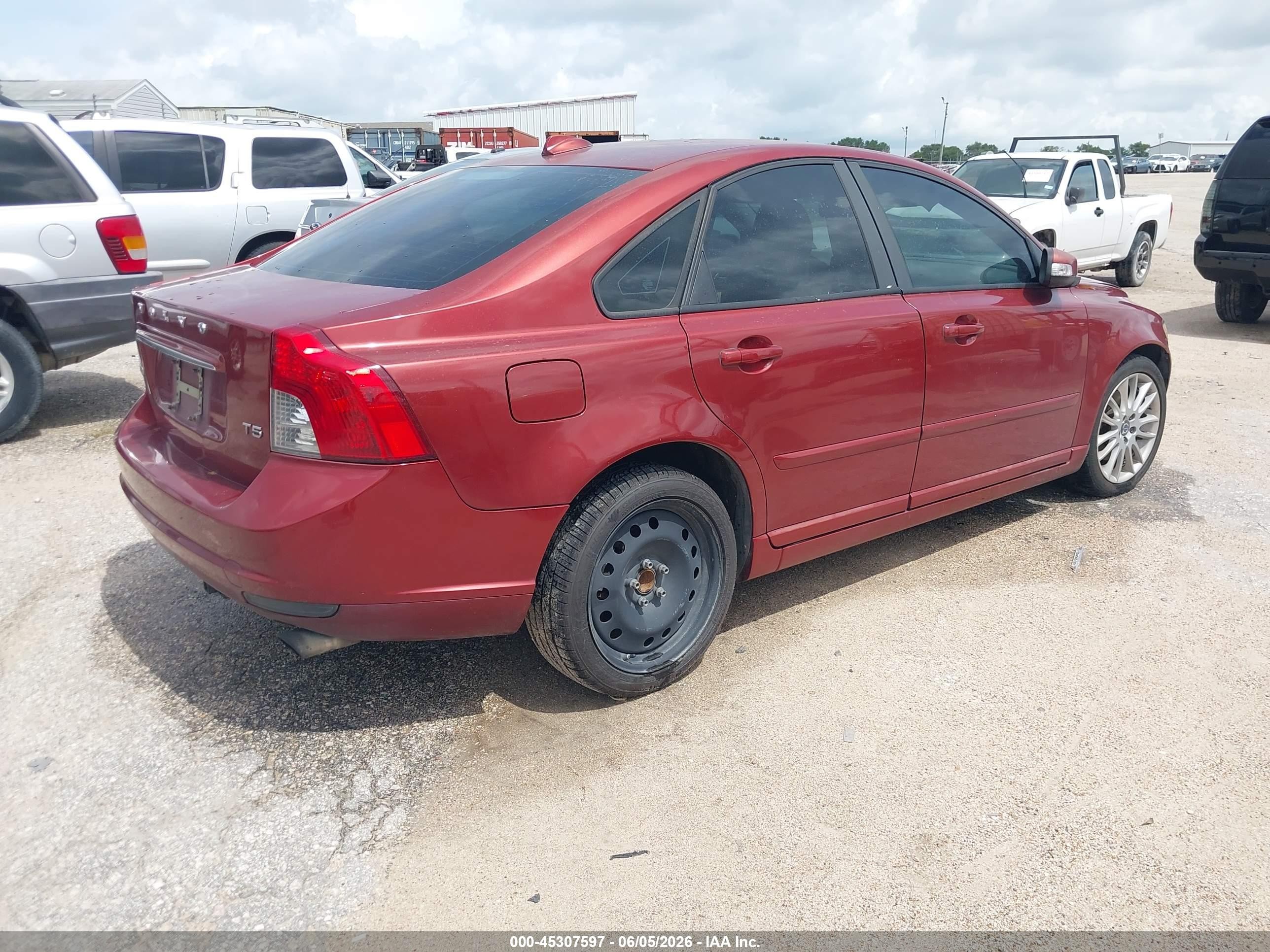 2011 Volvo S40 T5/t5 R-design Red vin: YV1672MS4B2545150