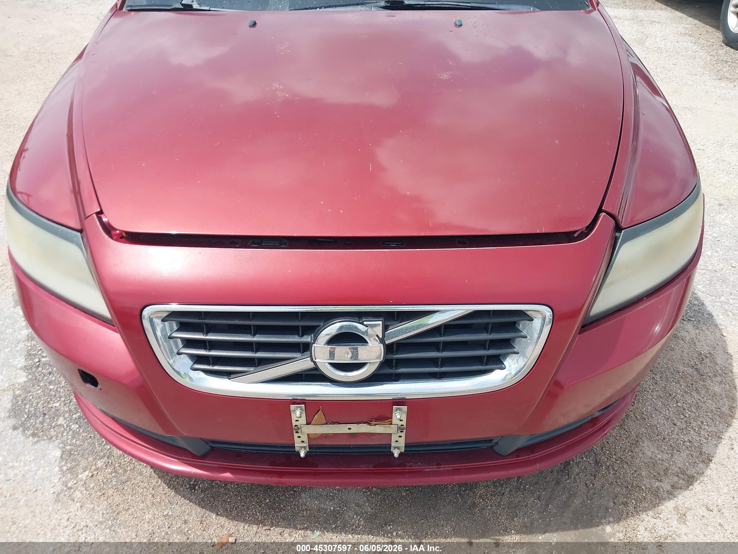 2011 Volvo S40 T5/t5 R-design Red vin: YV1672MS4B2545150