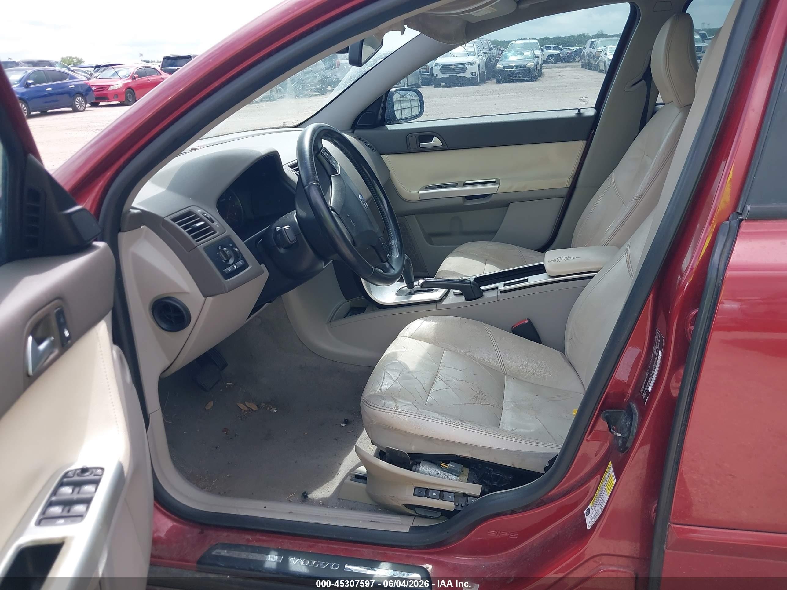 2011 Volvo S40 T5/t5 R-design Red vin: YV1672MS4B2545150