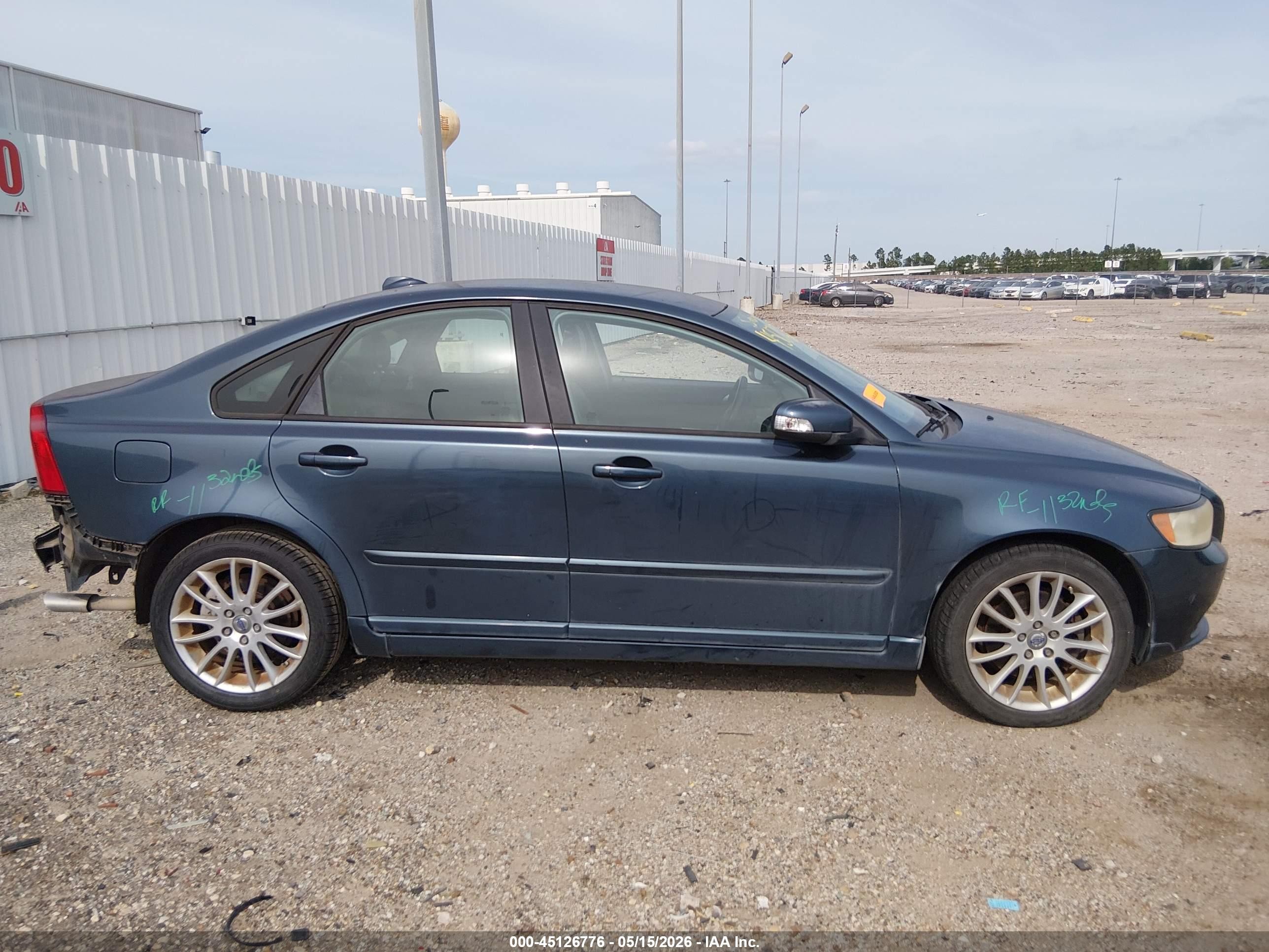 2011 Volvo S40 T5/t5 R-design Blue vin: YV1672MS4B2547657