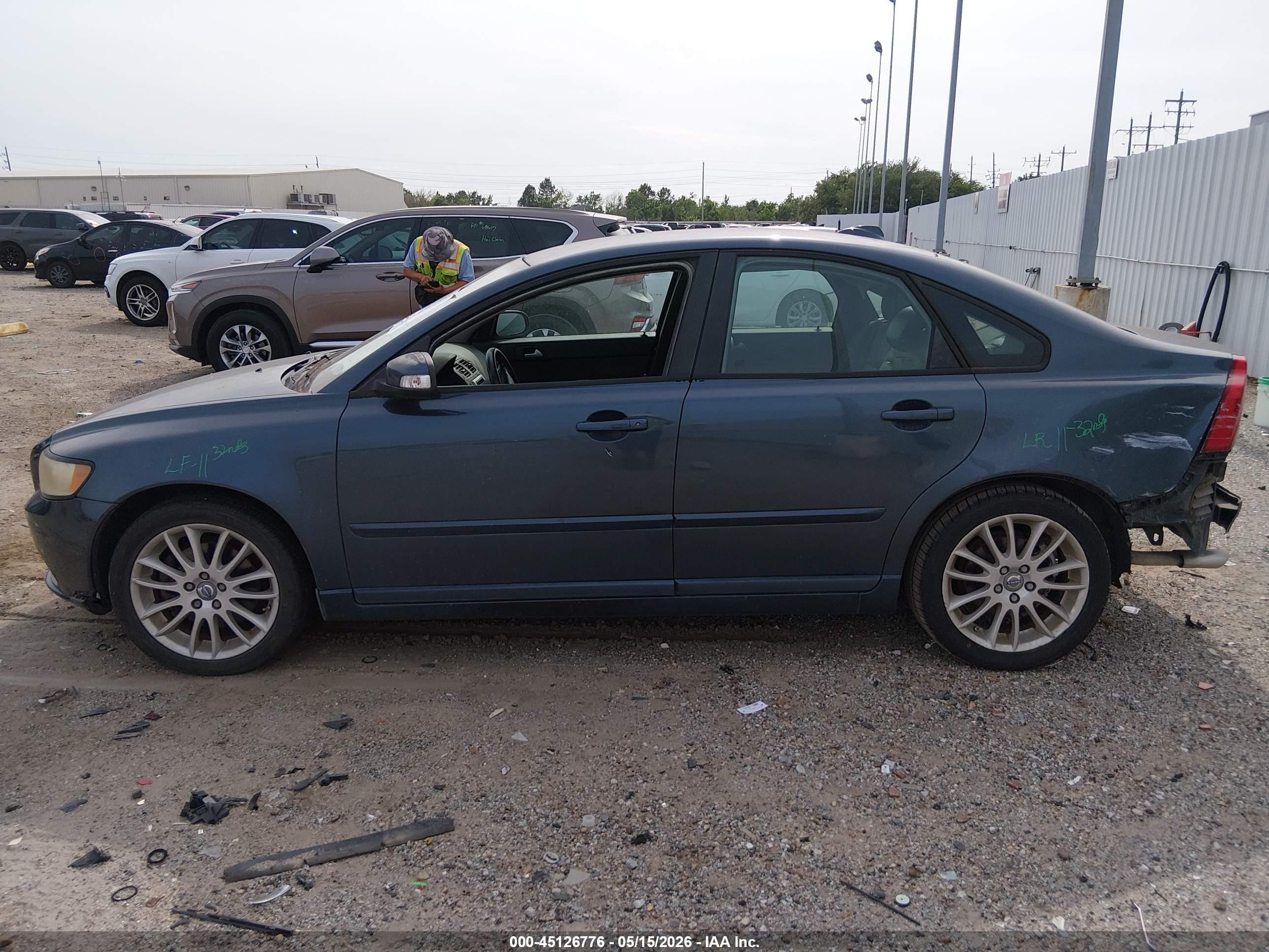 2011 Volvo S40 T5/t5 R-design Blue vin: YV1672MS4B2547657