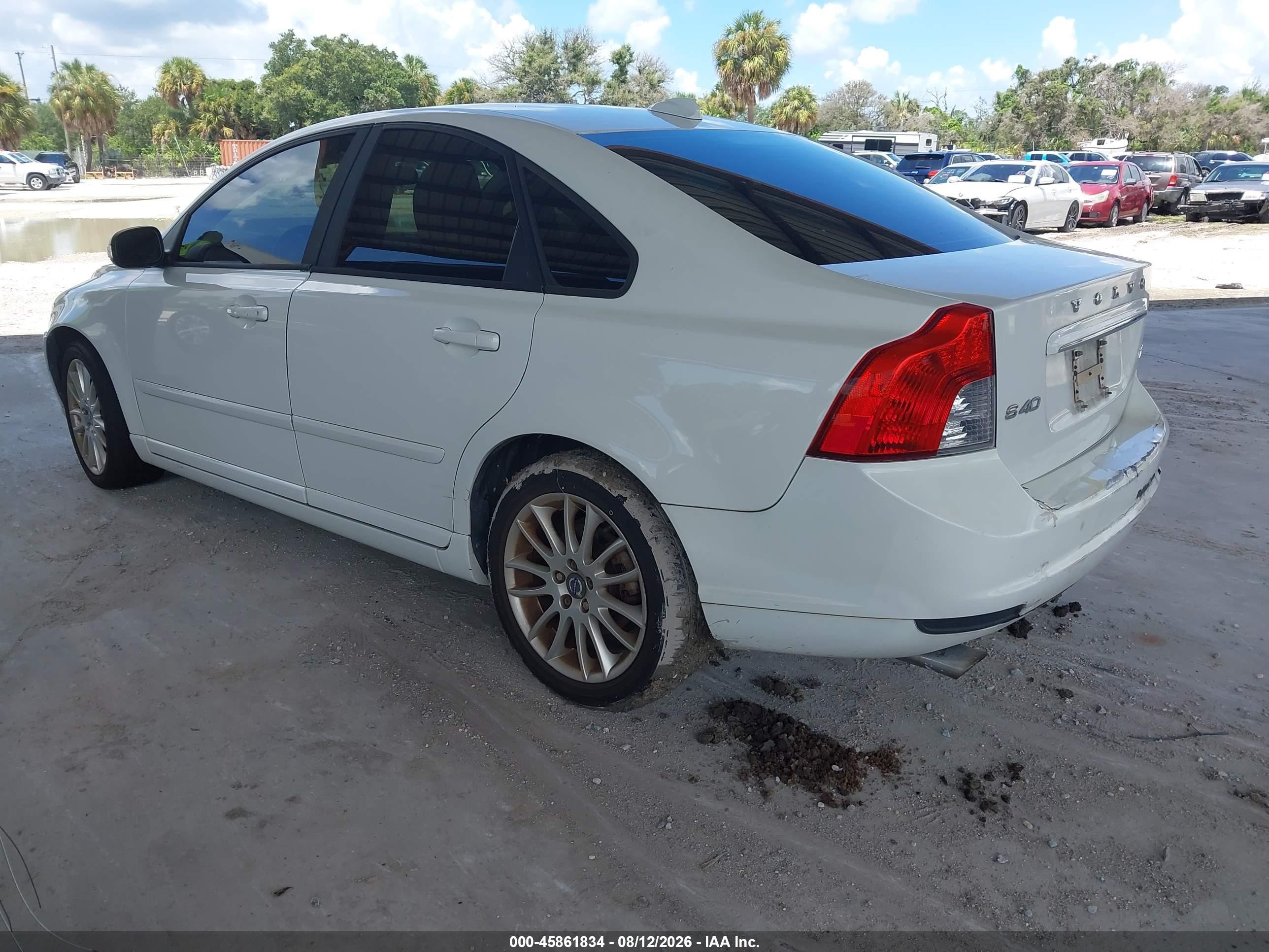 2011 Volvo S40 T5 (retail Only) Белый vin: YV1672MS4B2550669