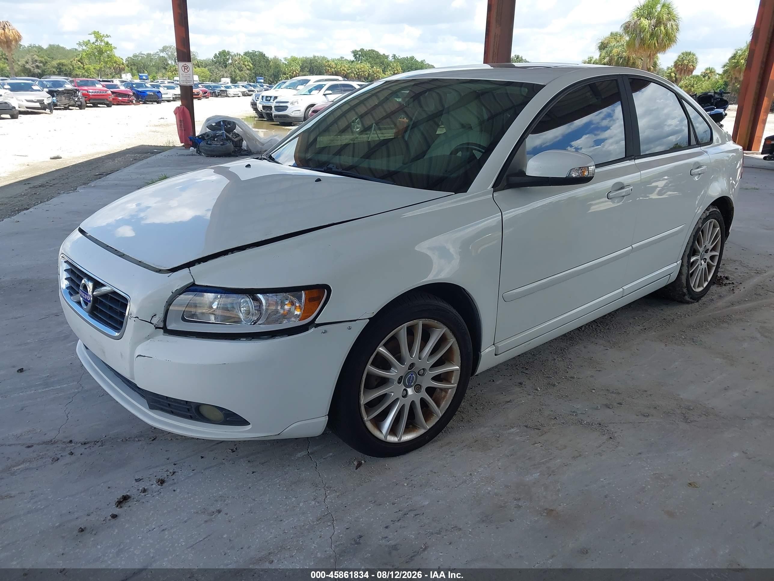 2011 Volvo S40 T5 (retail Only) Белый vin: YV1672MS4B2550669