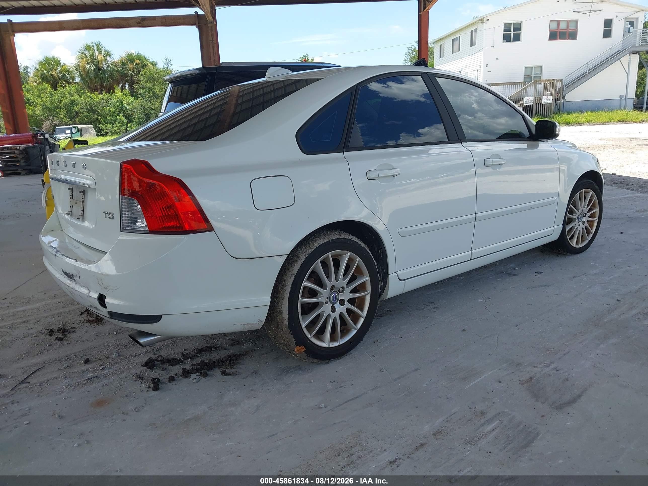 2011 Volvo S40 T5 (retail Only) Белый vin: YV1672MS4B2550669