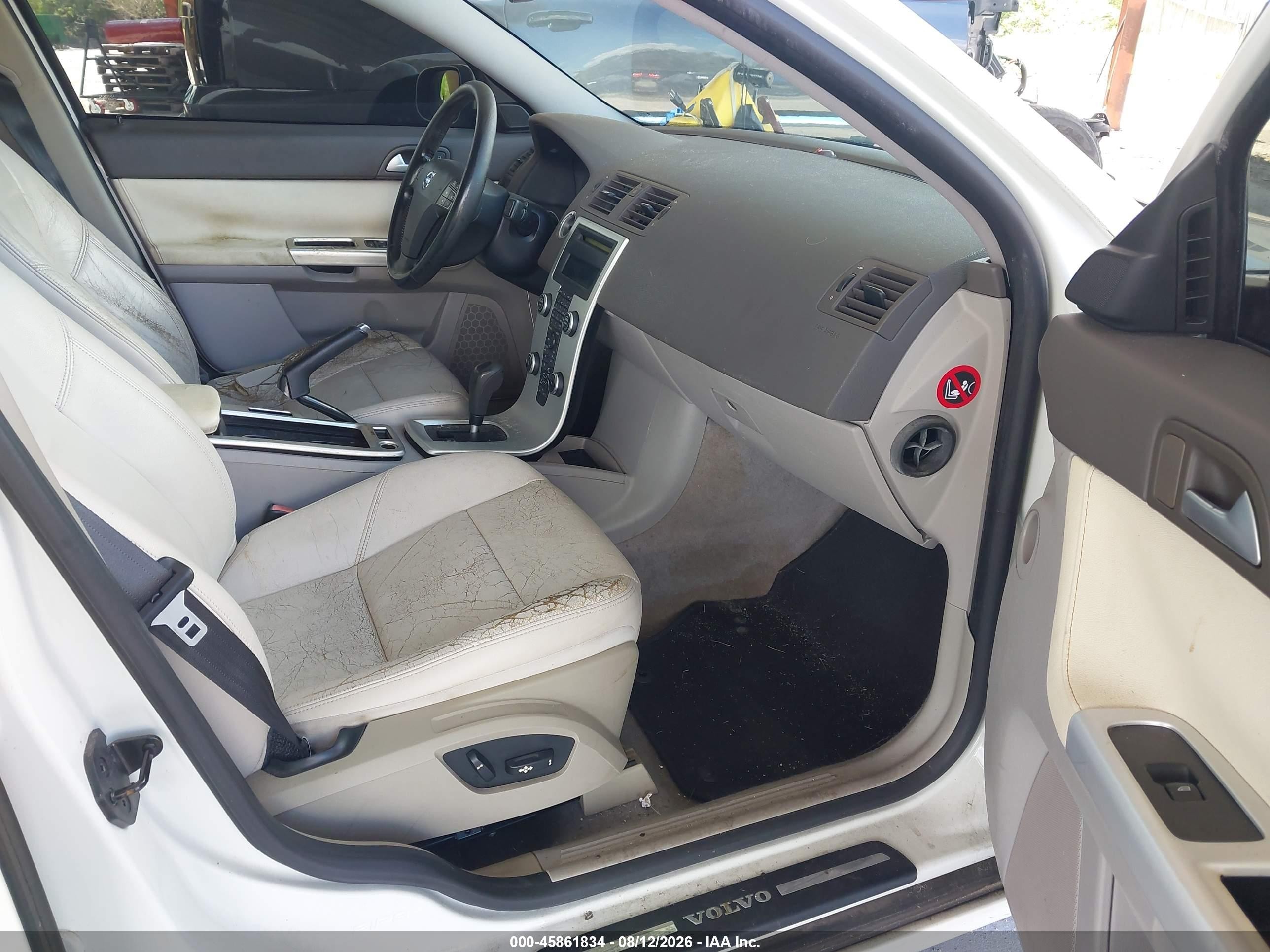 2011 Volvo S40 T5 (retail Only) Белый vin: YV1672MS4B2550669