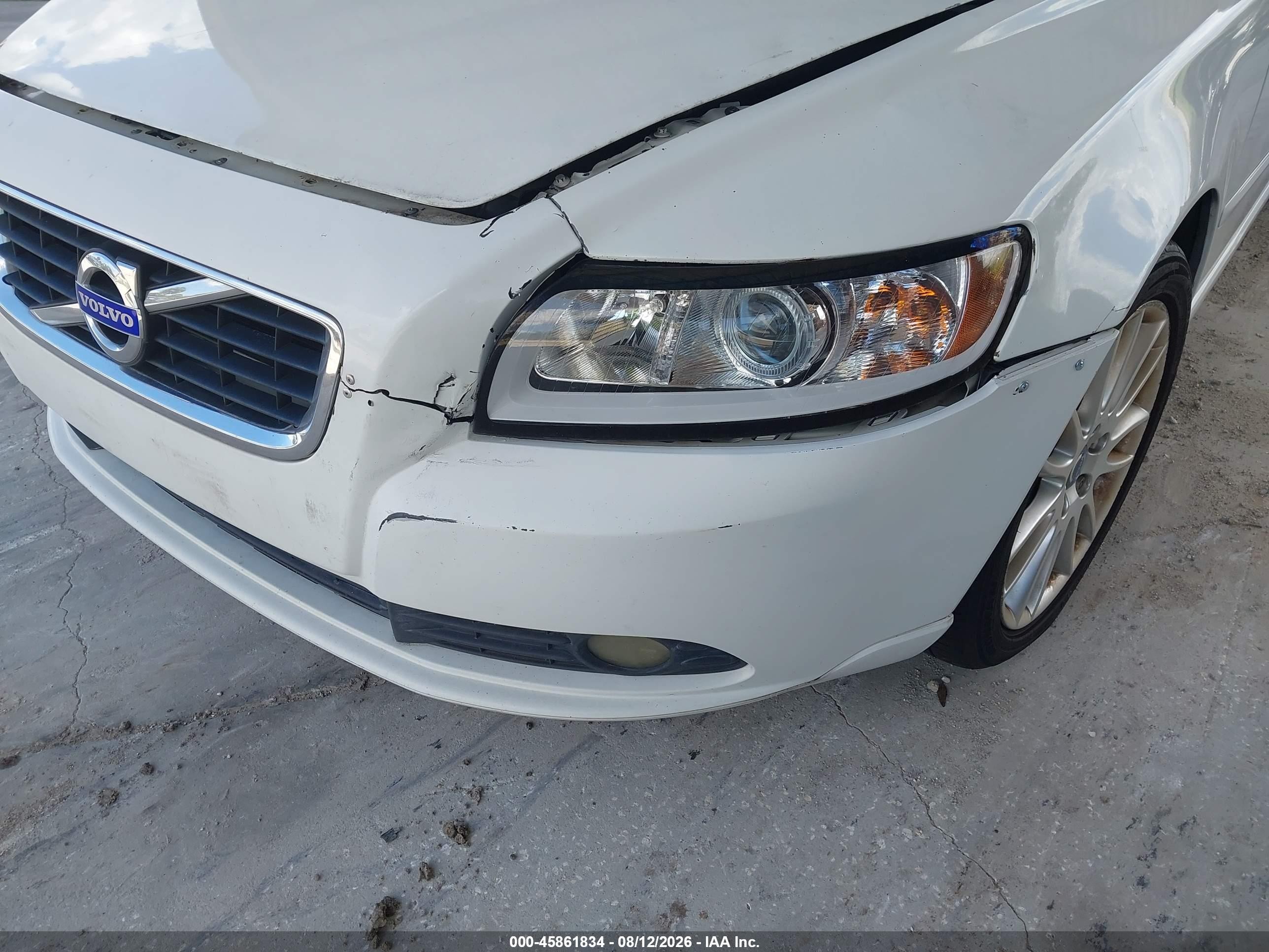 2011 Volvo S40 T5 (retail Only) Белый vin: YV1672MS4B2550669
