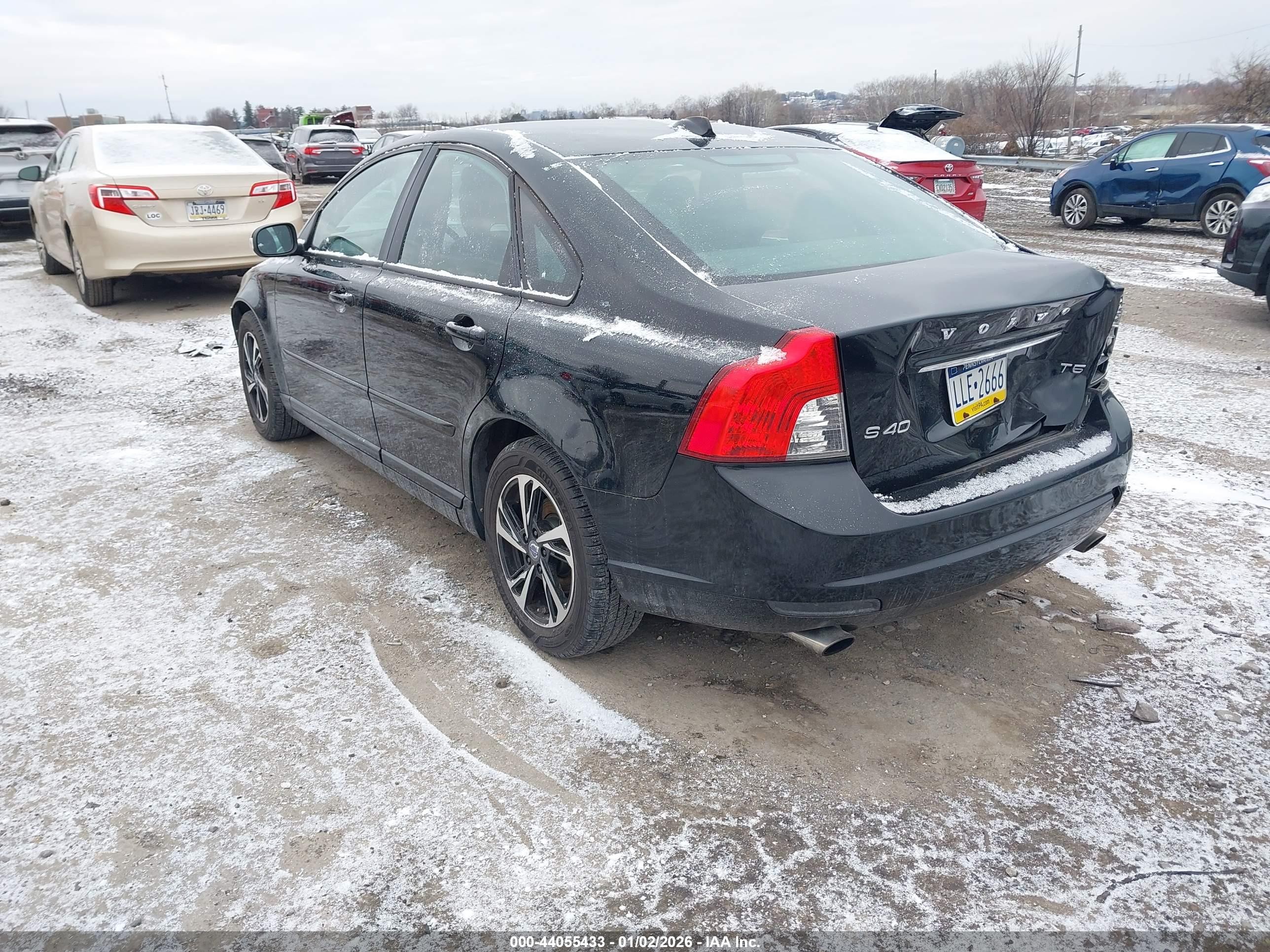 2011 Volvo S40 T5/t5 R-design Black vin: YV1672MS5B2535758