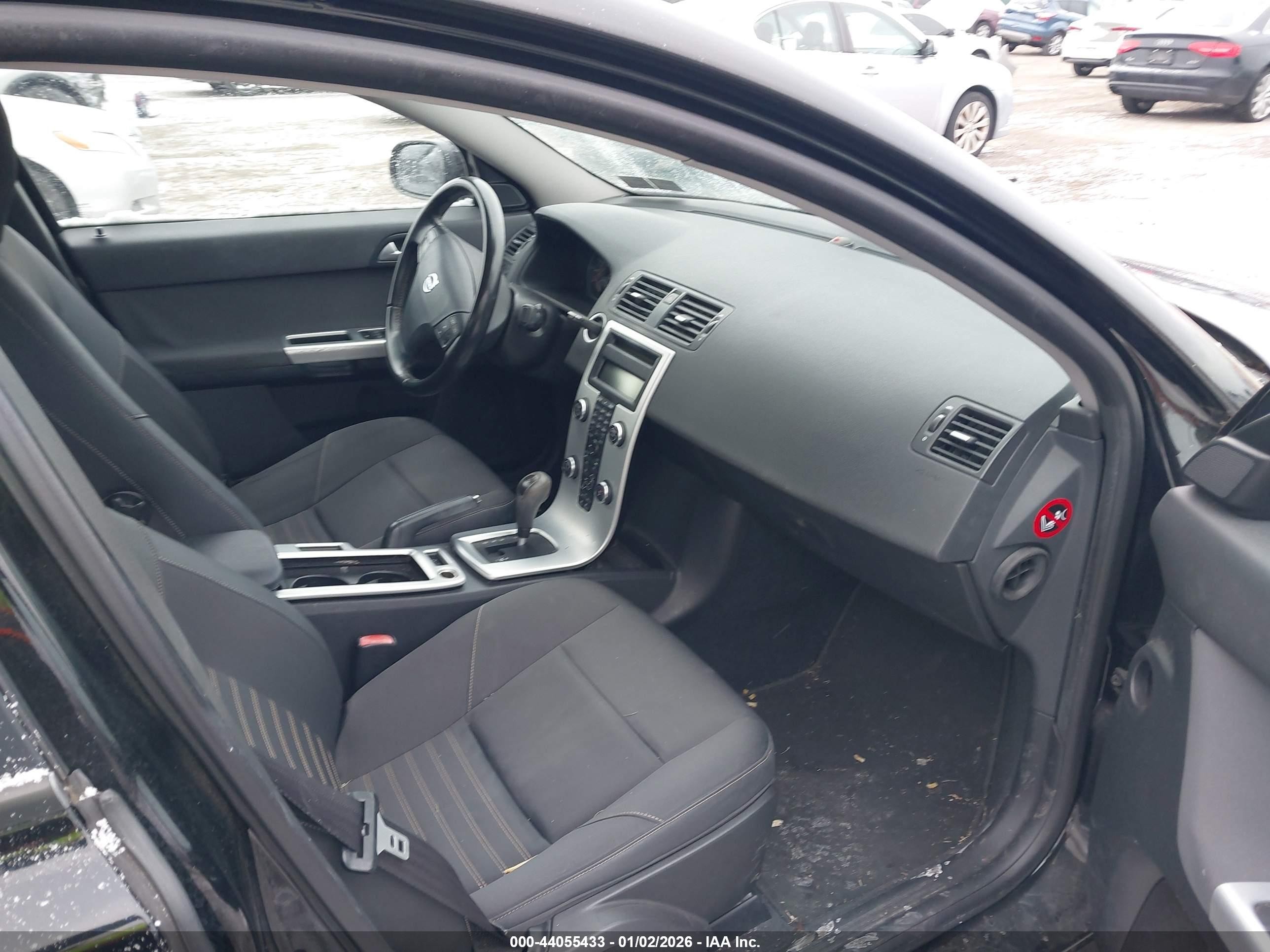 2011 Volvo S40 T5/t5 R-design Black vin: YV1672MS5B2535758