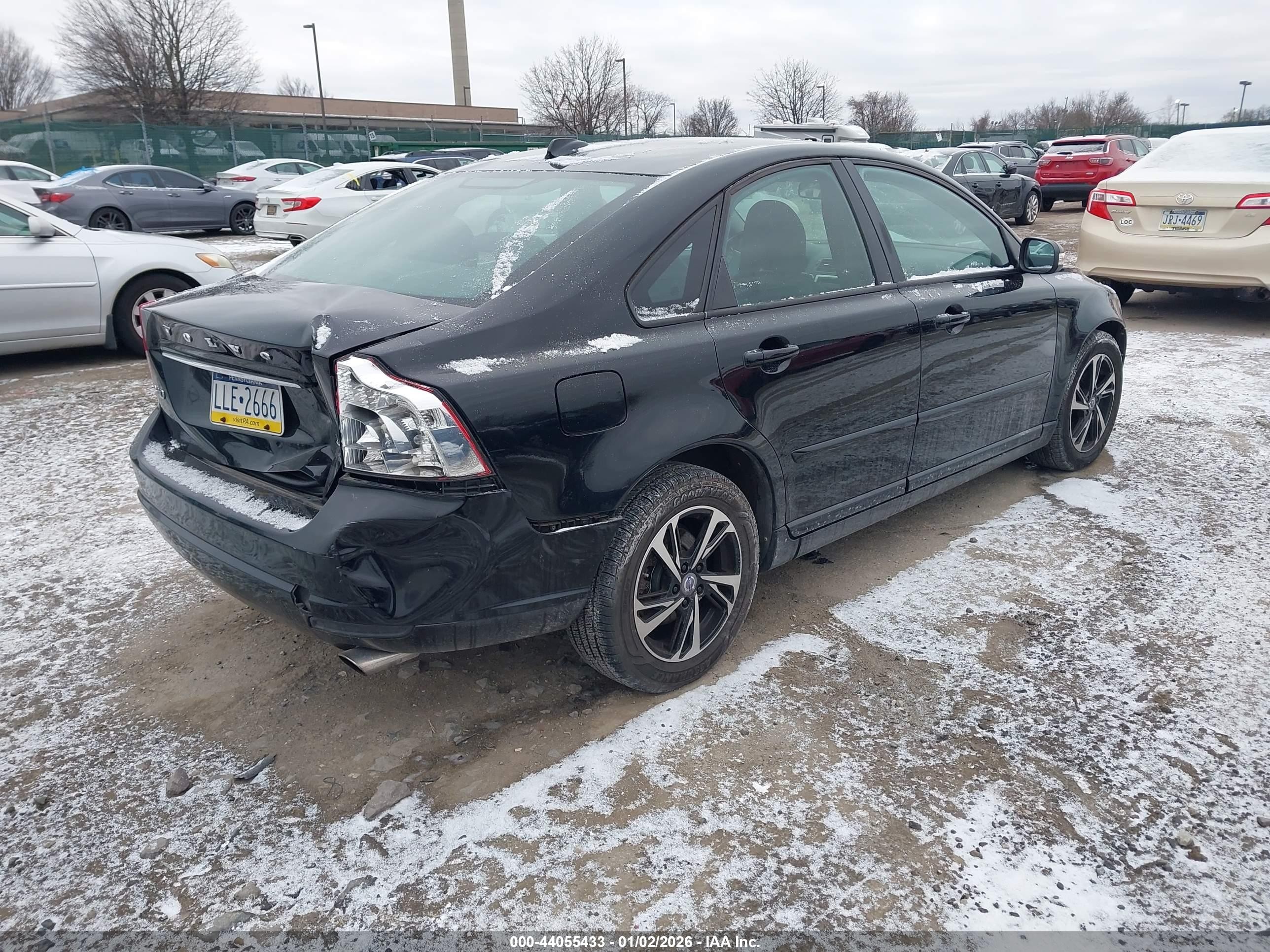 2011 Volvo S40 T5/t5 R-design Black vin: YV1672MS5B2535758