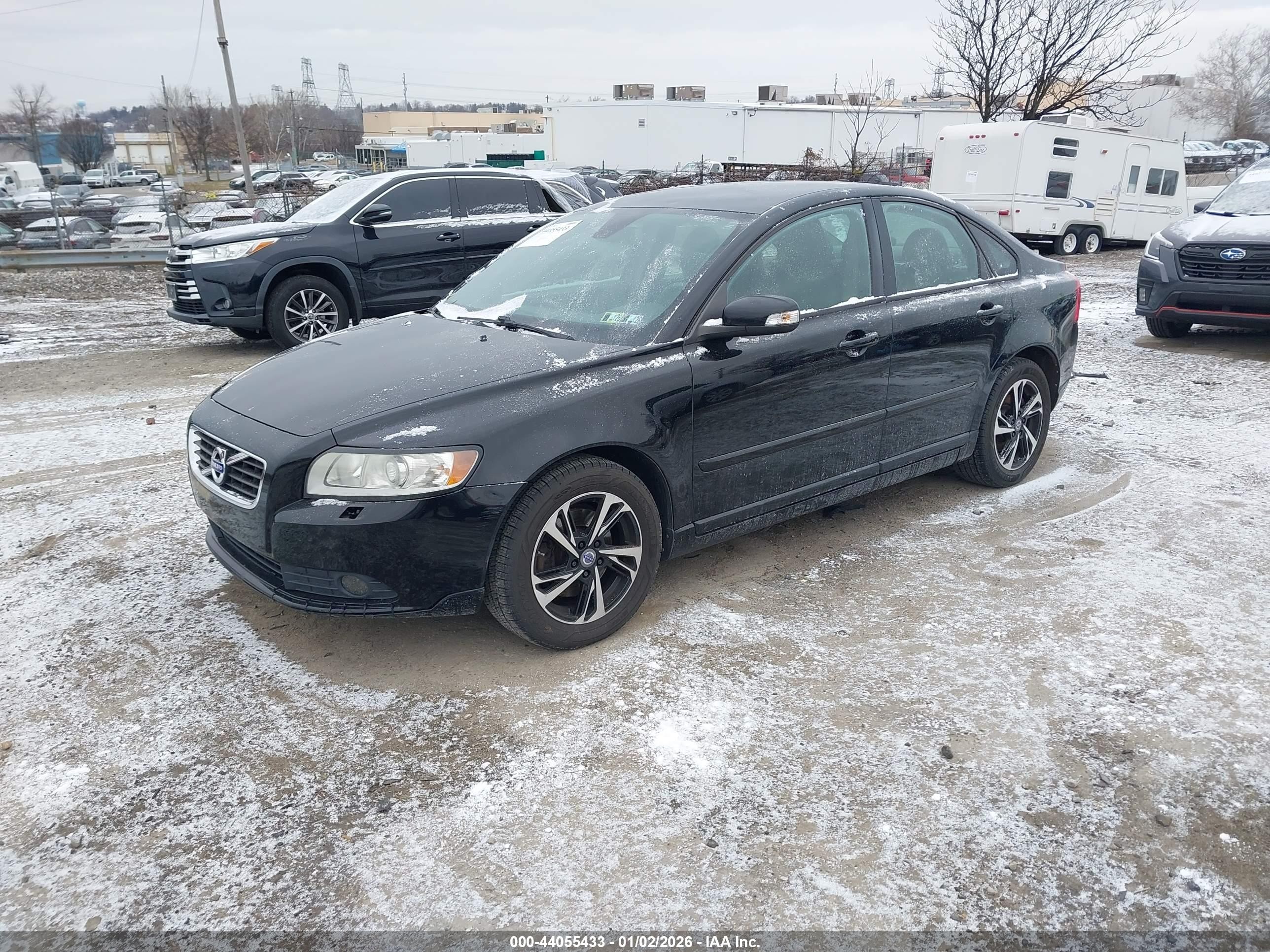 2011 Volvo S40 T5/t5 R-design Black vin: YV1672MS5B2535758
