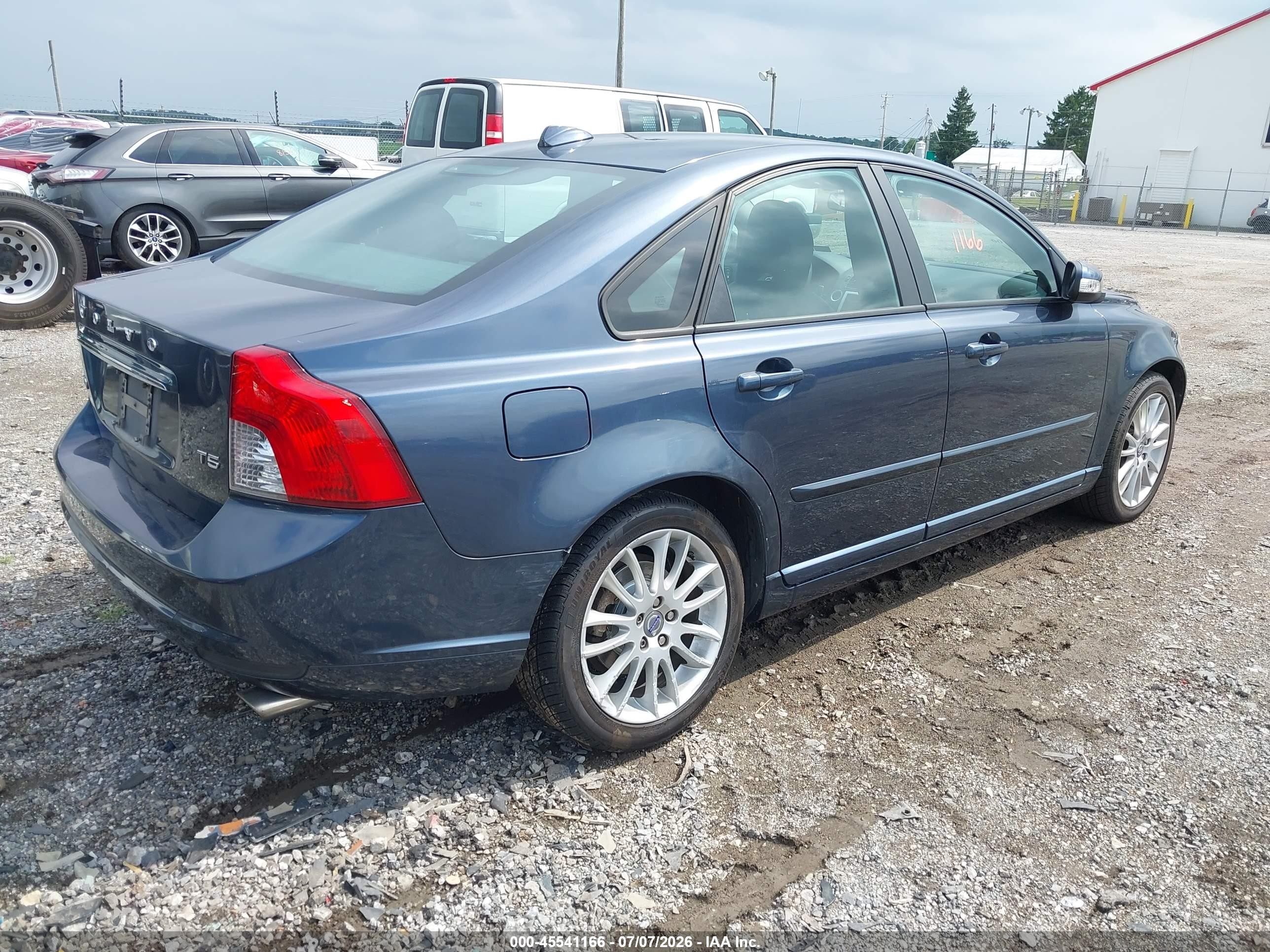 2011 Volvo S40 T5 (retail Only) Blue vin: YV1672MS5B2540572