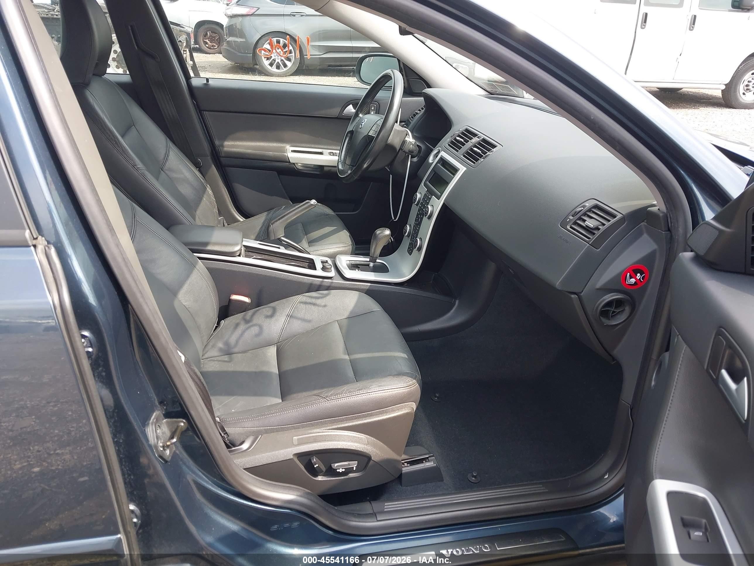 2011 Volvo S40 T5 (retail Only) Blue vin: YV1672MS5B2540572