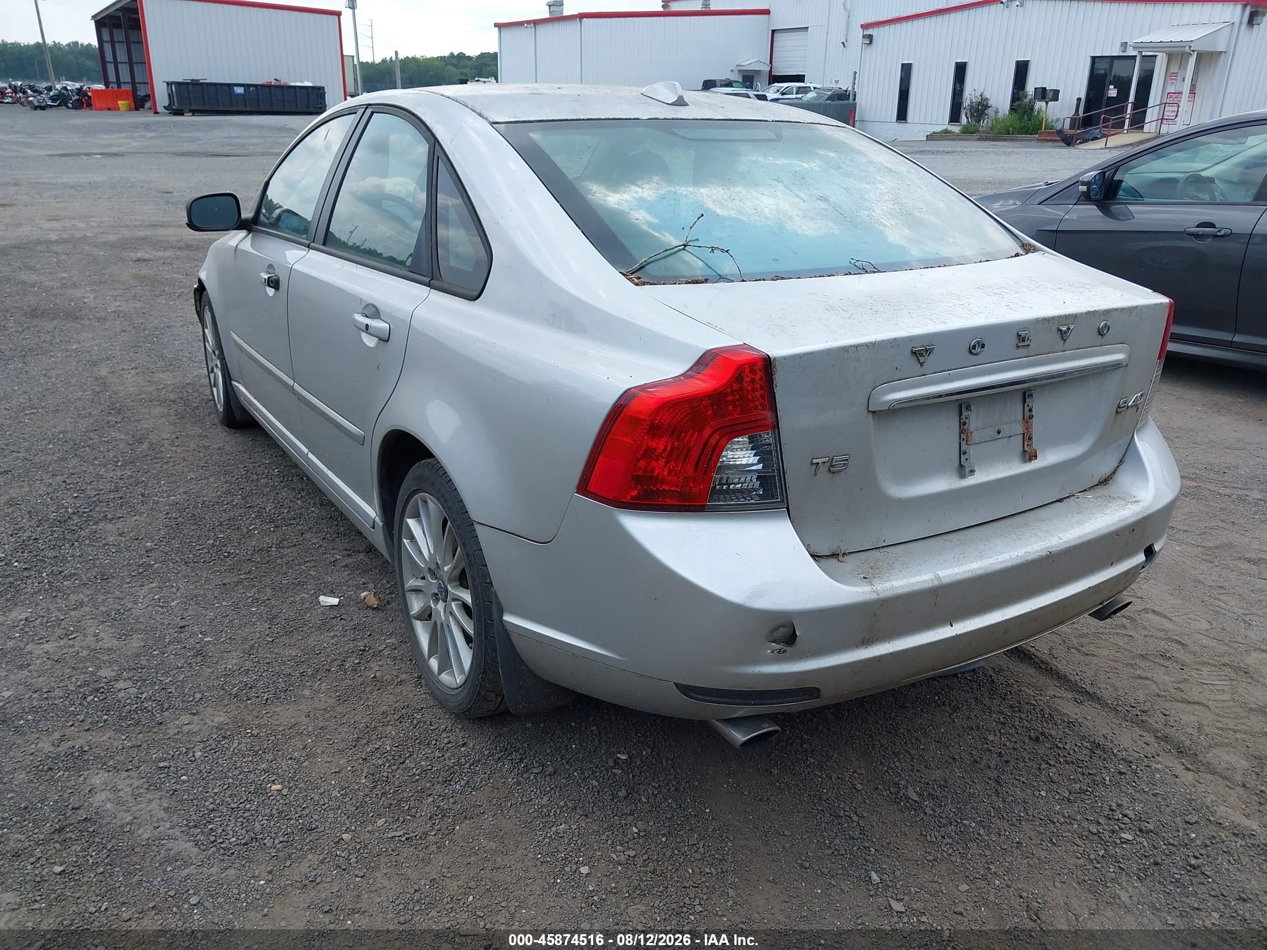 2011 Volvo S40 R-design/t5 (retail Only) Silver vin: YV1672MS6B2531721
