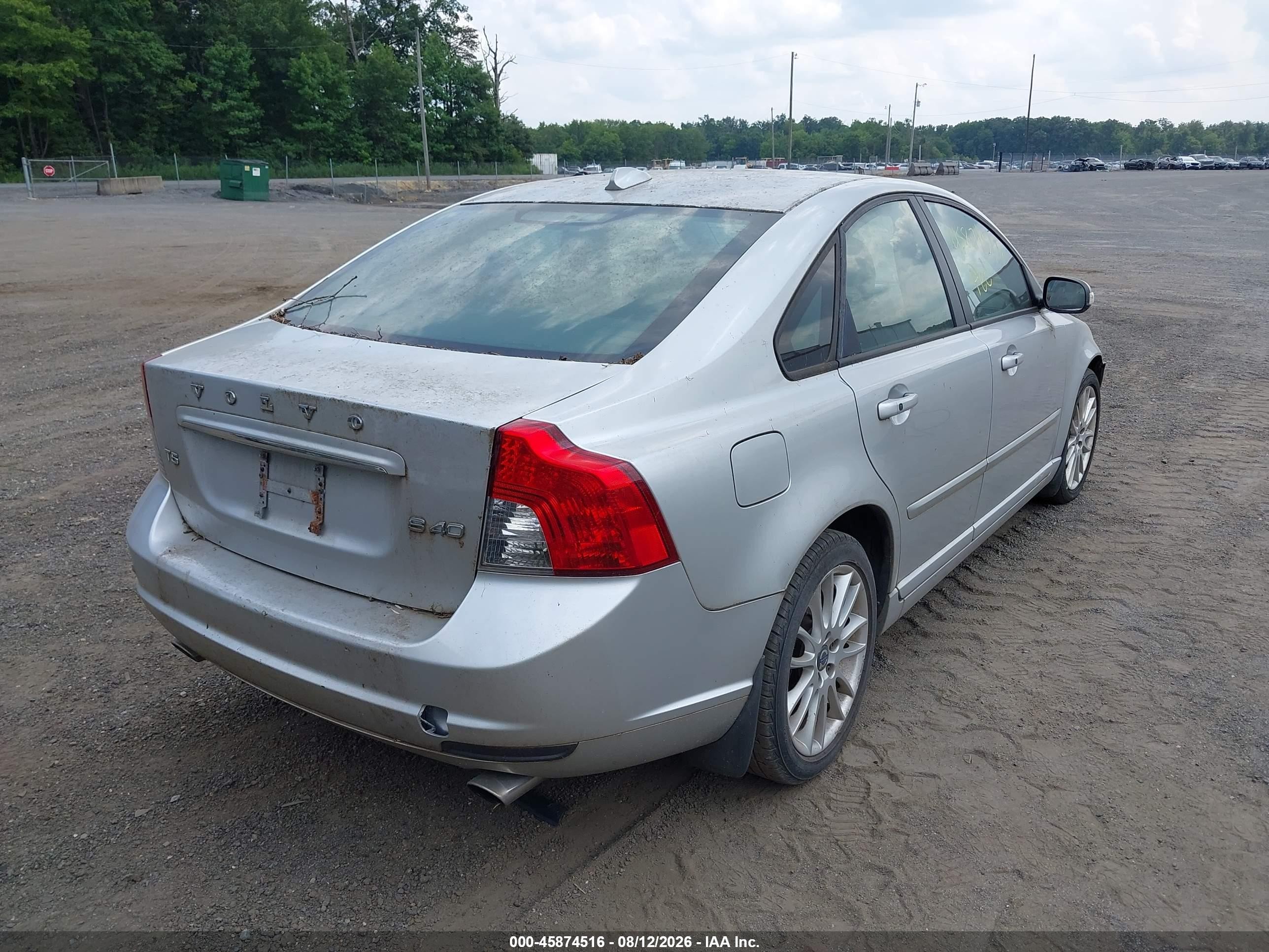 2011 Volvo S40 R-design/t5 (retail Only) Silver vin: YV1672MS6B2531721