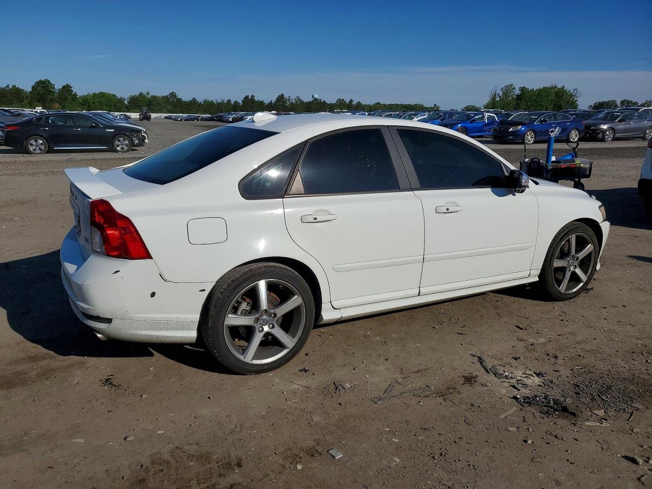 2011 Volvo S40 T5 White vin: YV1672MS6B2540063