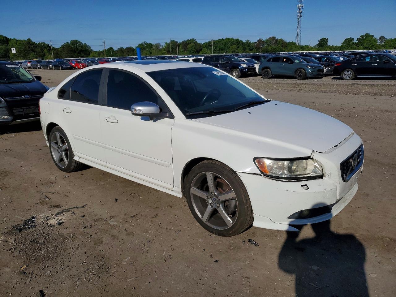 2011 Volvo S40 T5 White vin: YV1672MS6B2540063
