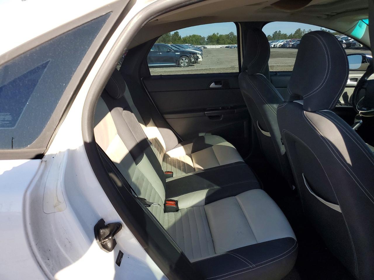 2011 Volvo S40 T5 White vin: YV1672MS6B2540063